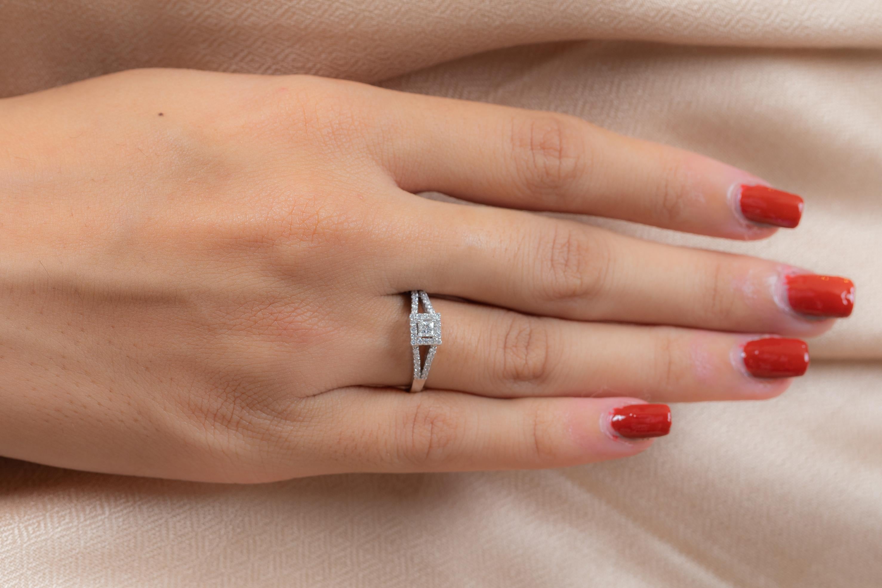 in vendita:  Anello di fidanzamento con diamante certificato in oro bianco 18K 8