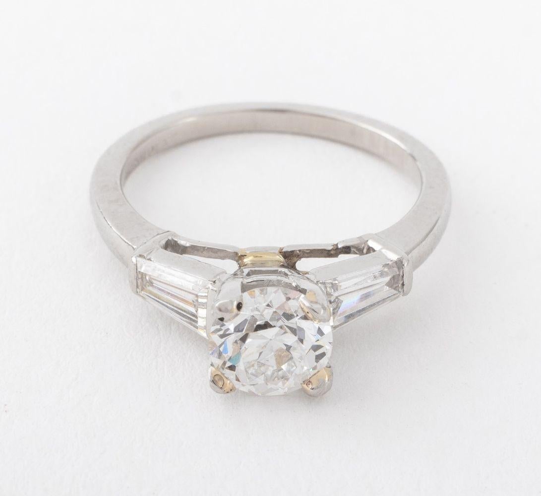 Bague de fiançailles en platine et diamants