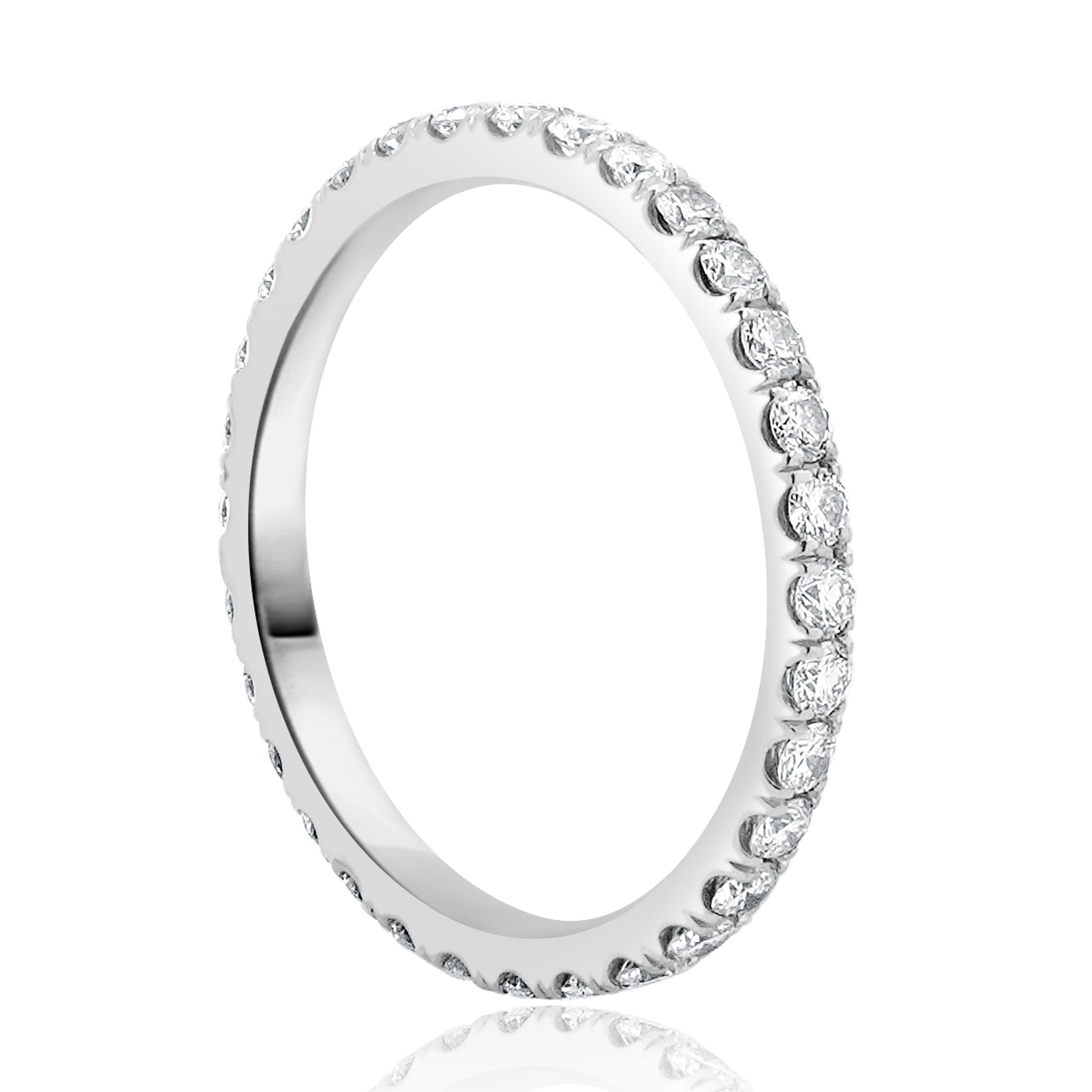 Anillo de eternidad de diamantes en platino Corte redondo en venta