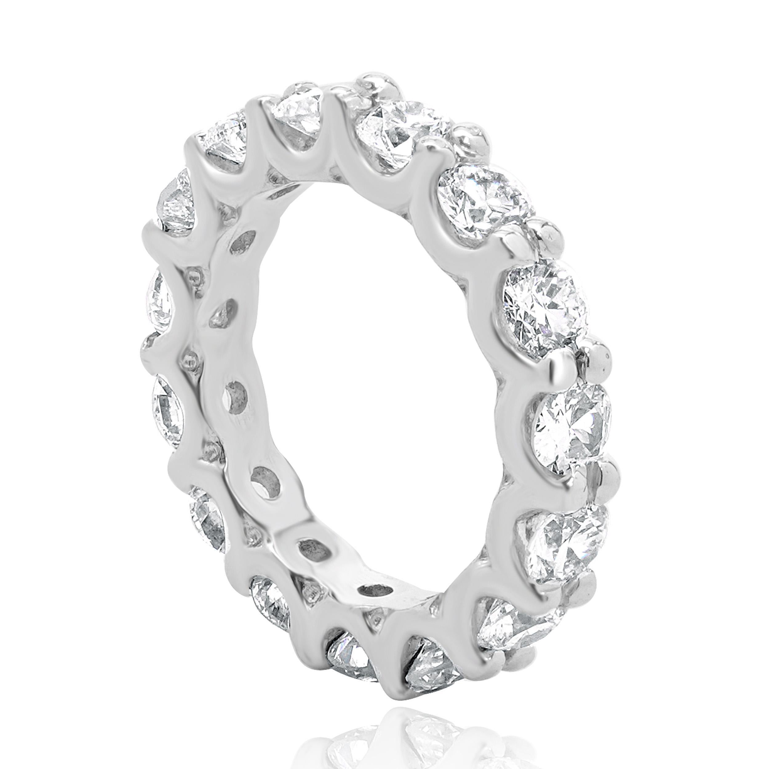 Platinum Diamond Eternity Band In Excellent Condition For Sale In Scottsdale, AZ