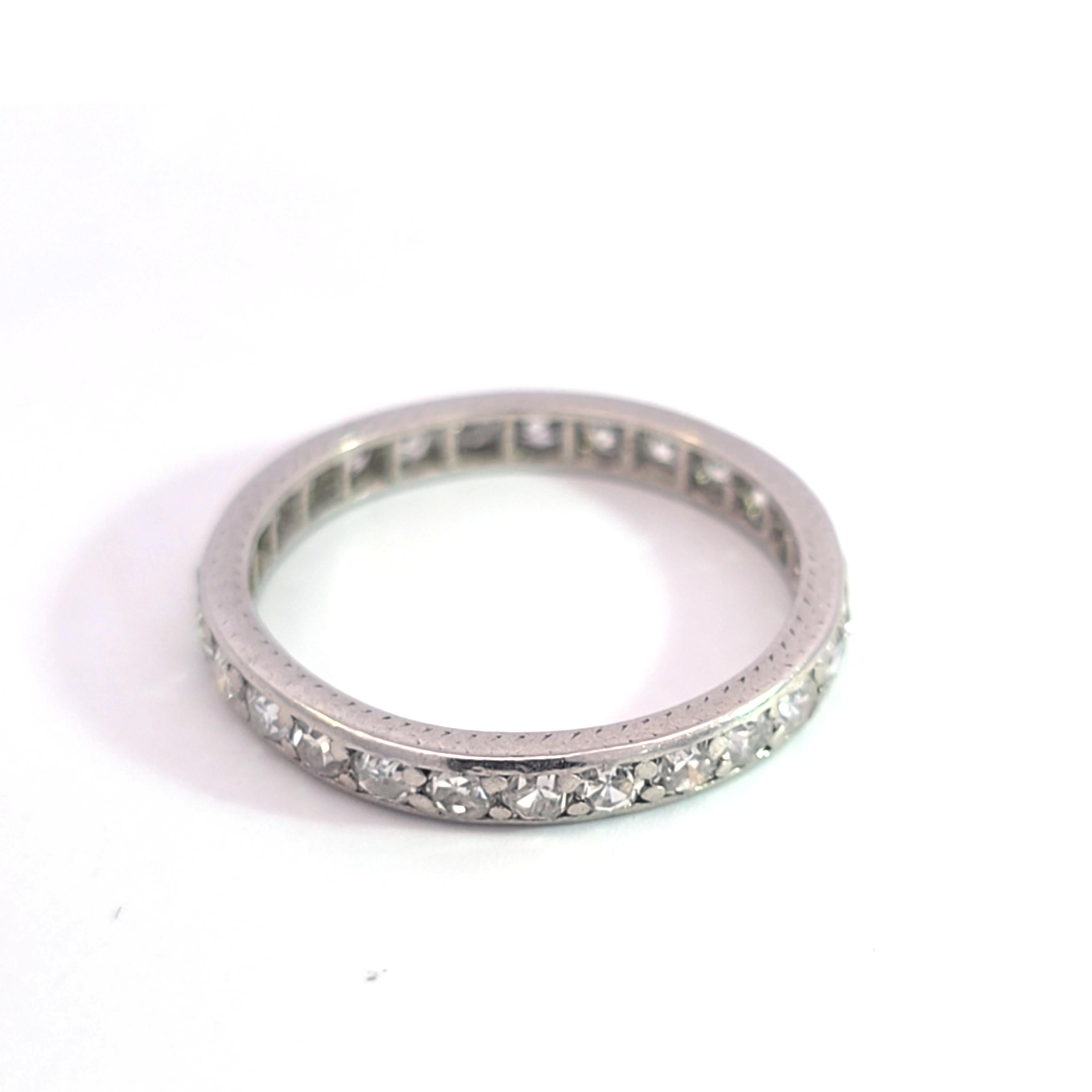 Fascia di diamanti in platino per l'eternità in vendita 1