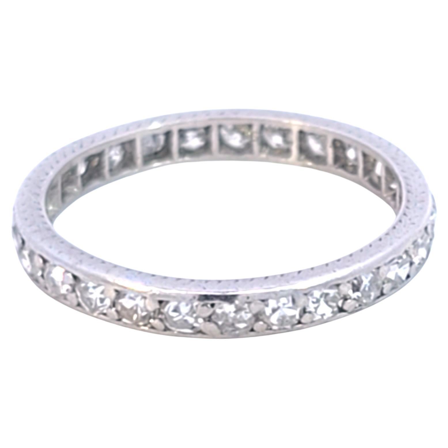 Anillo de eternidad de diamantes en platino