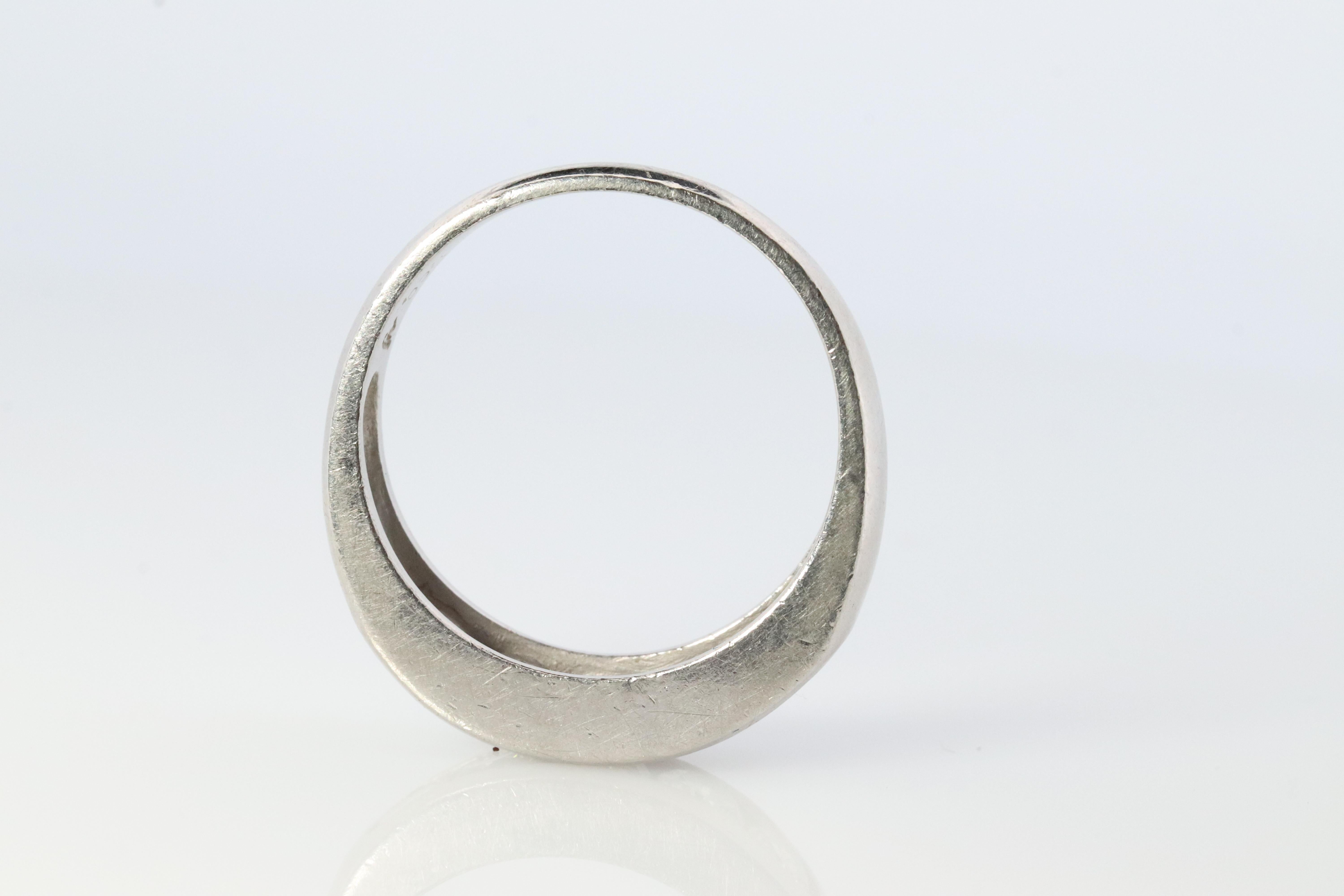 Femenino o masculino Anillo de eternidad de diamantes en platino. PT900 1ctw Medio Aniversario Anillo de canal Infinito en venta