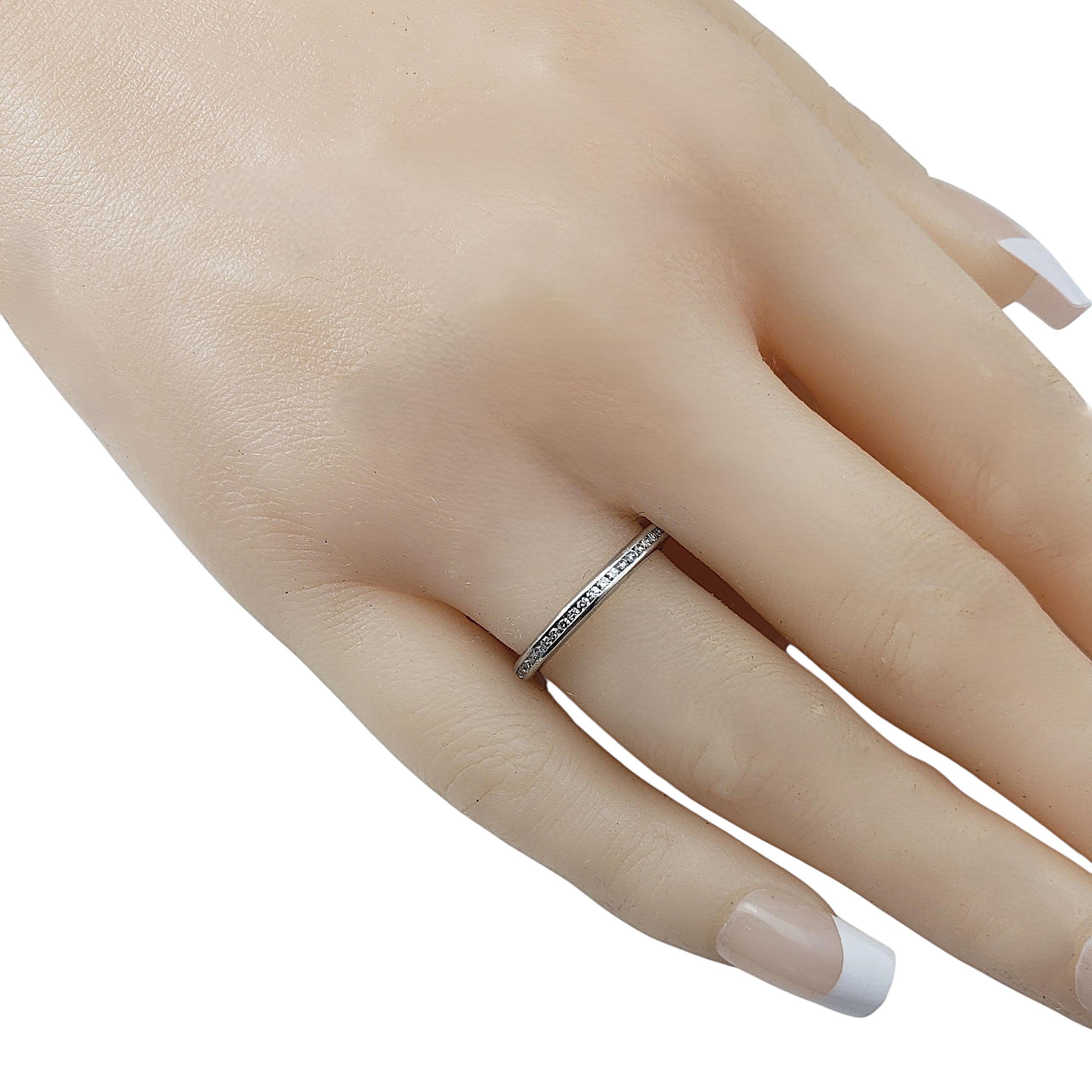 Anello di platino con diamante eternità misura 6 #22311 in vendita 2