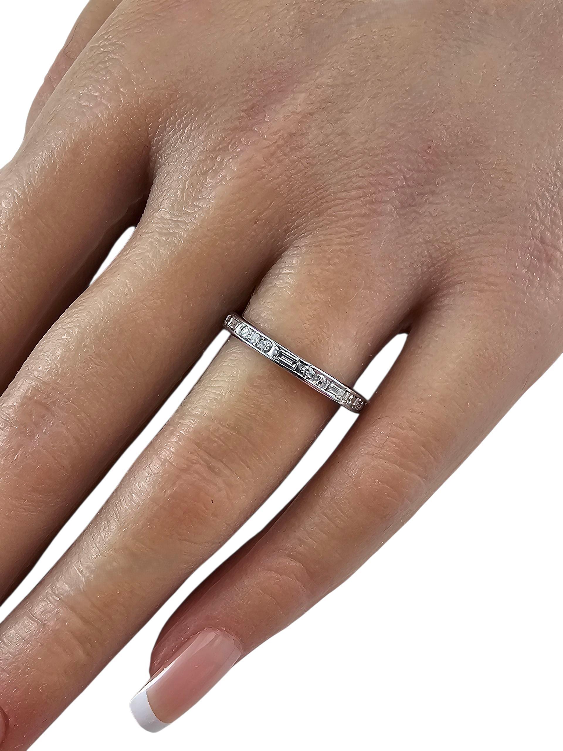 Anello di platino con diamante per l'eternità misura 8,25-8,5 #23612 in vendita 2