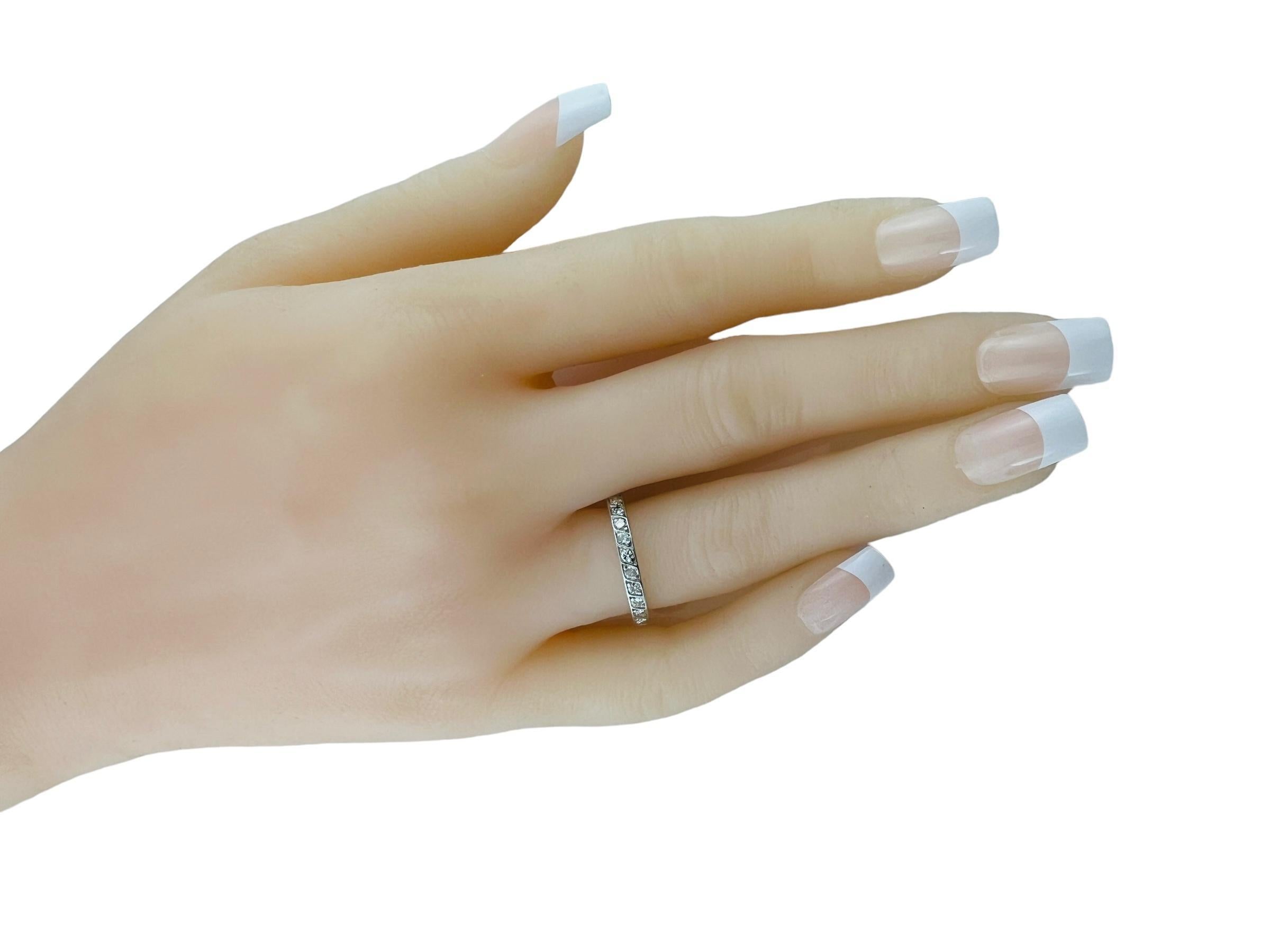 Fascia di diamanti in platino per l'eternità misura 7,75 #16576 in vendita 2