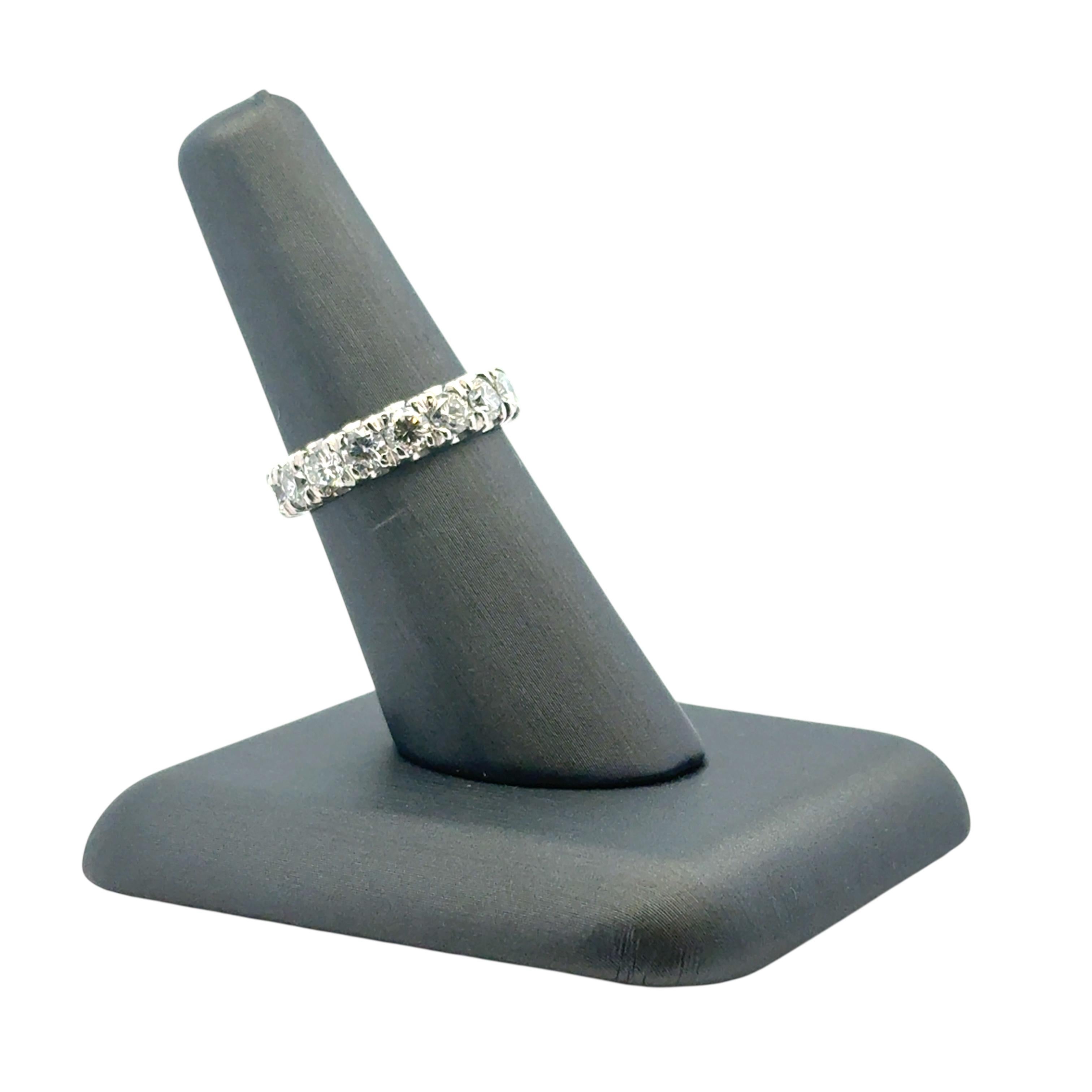 Bague d'éternité en platine avec diamant Unisexe en vente