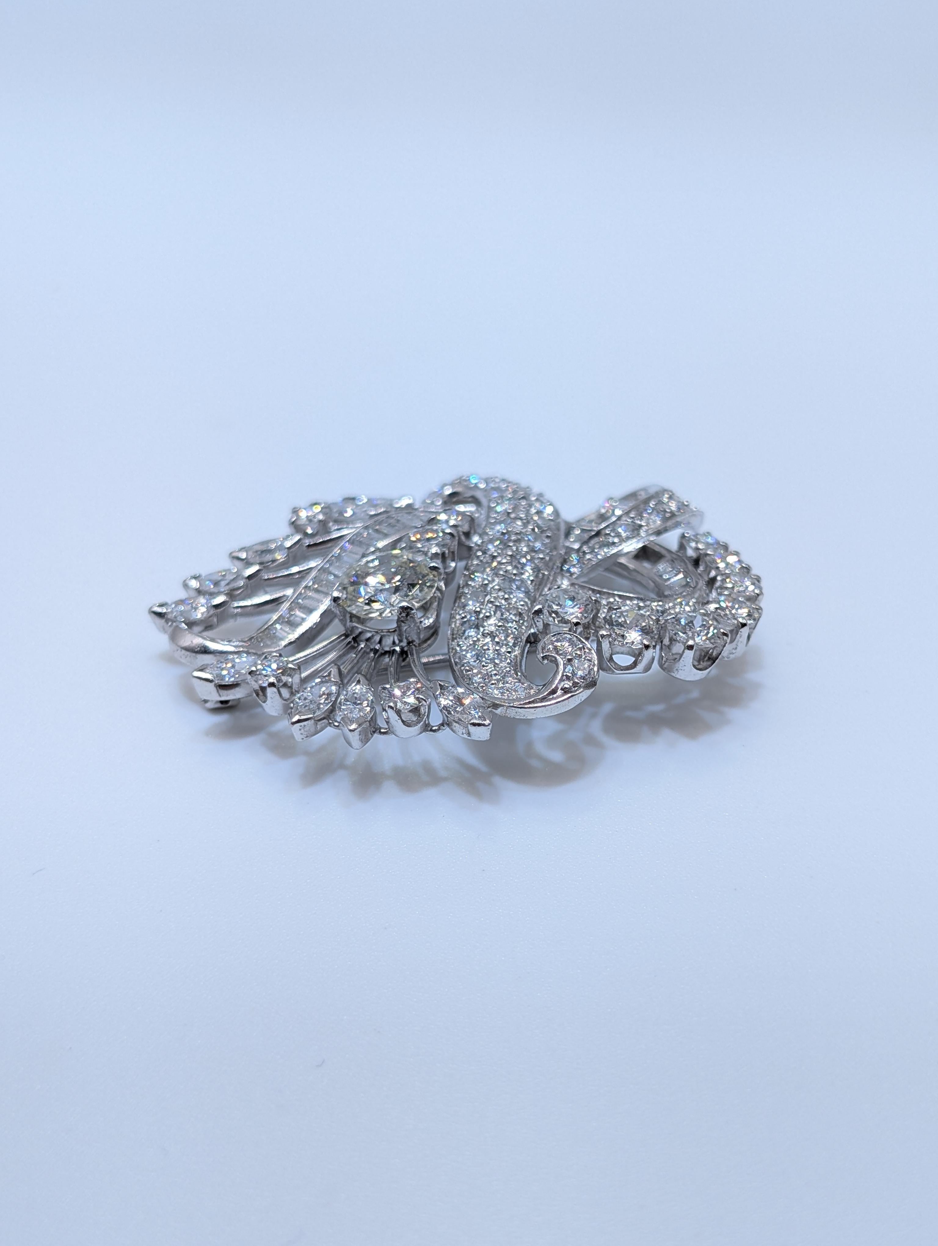 Spilla di platino con diamante in vendita 1