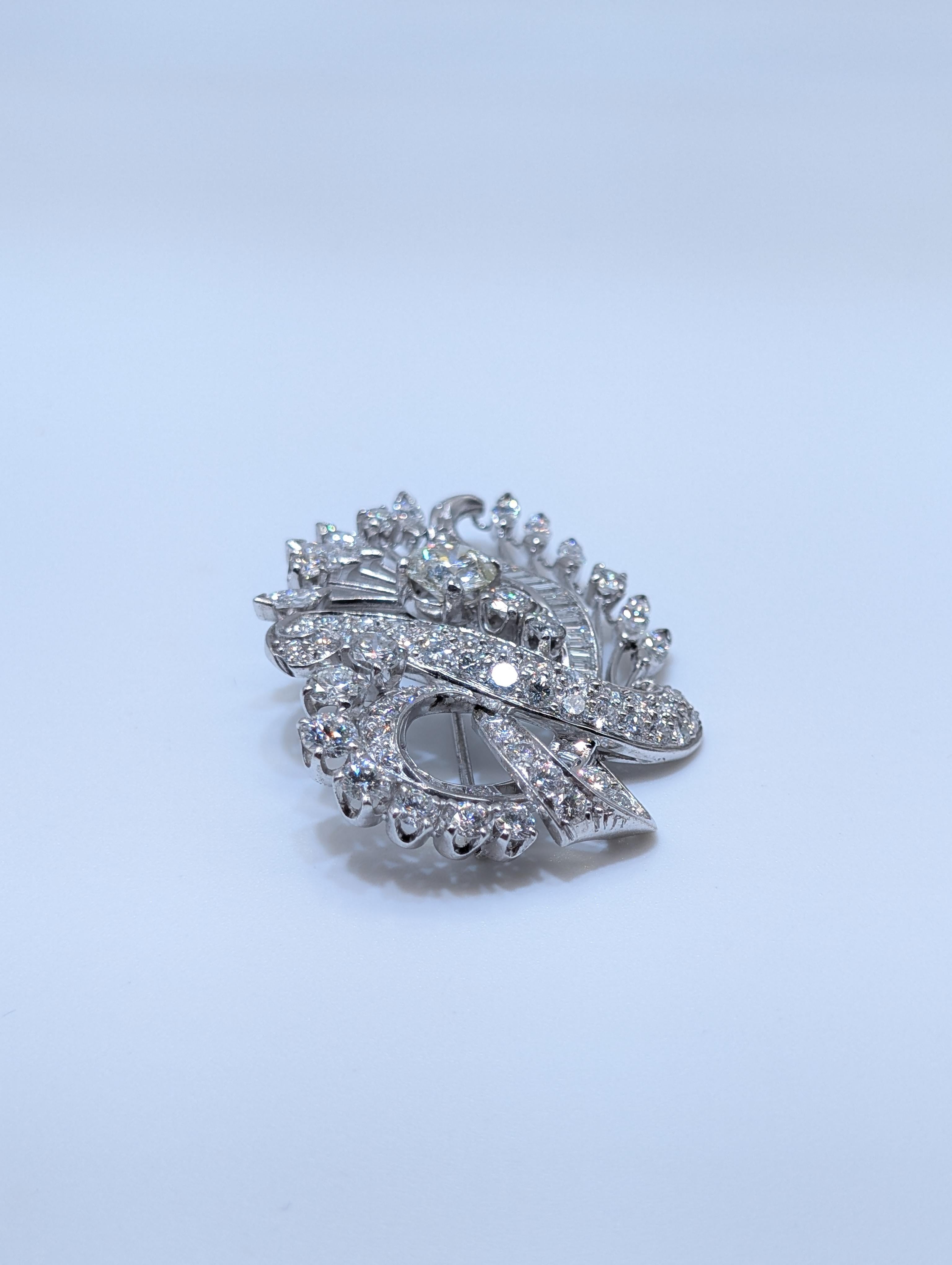 Spilla di platino con diamante in vendita 2