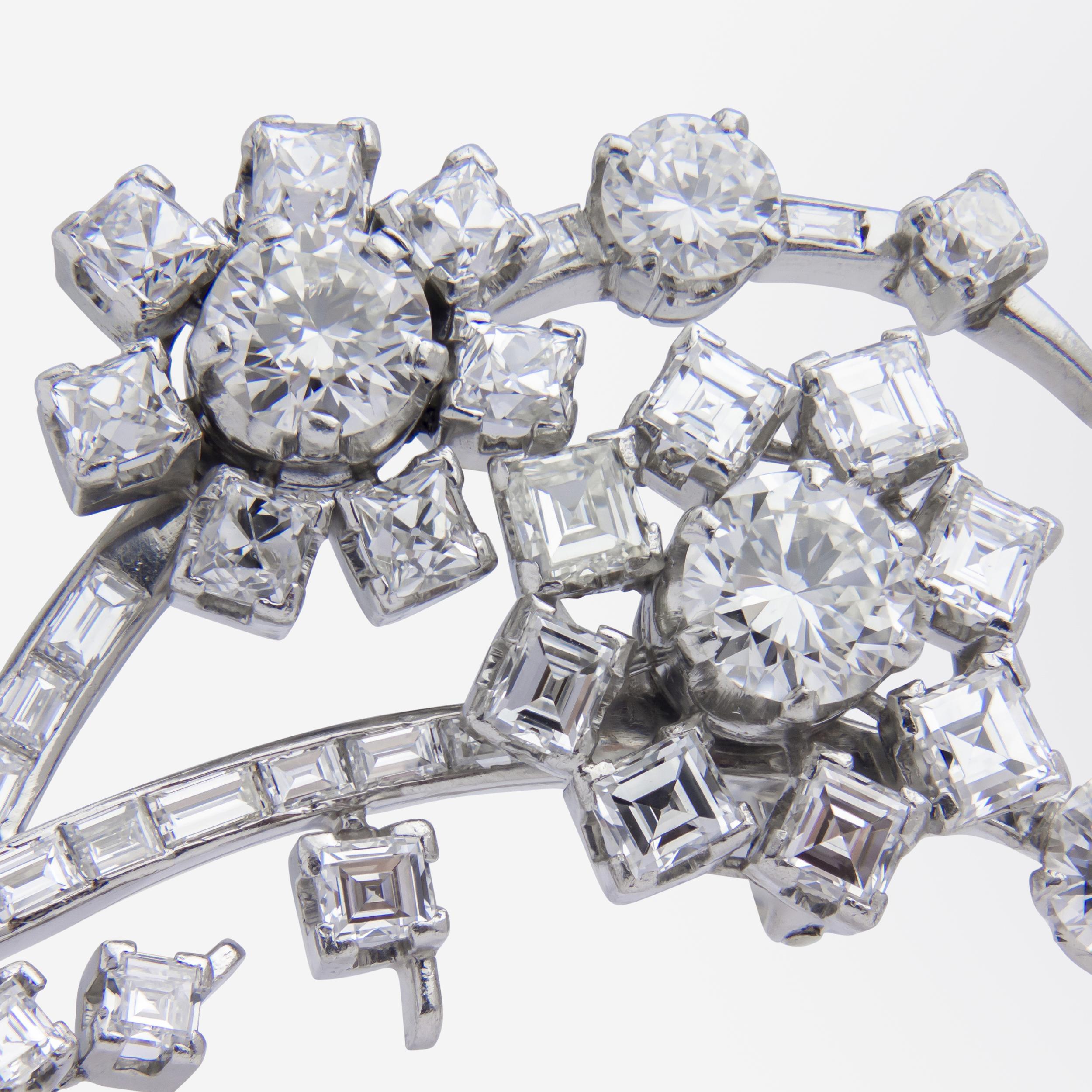 Blumenbrosche aus Platin und Diamanten von Wolf Horovitz aus Alexandria (Retro) im Angebot