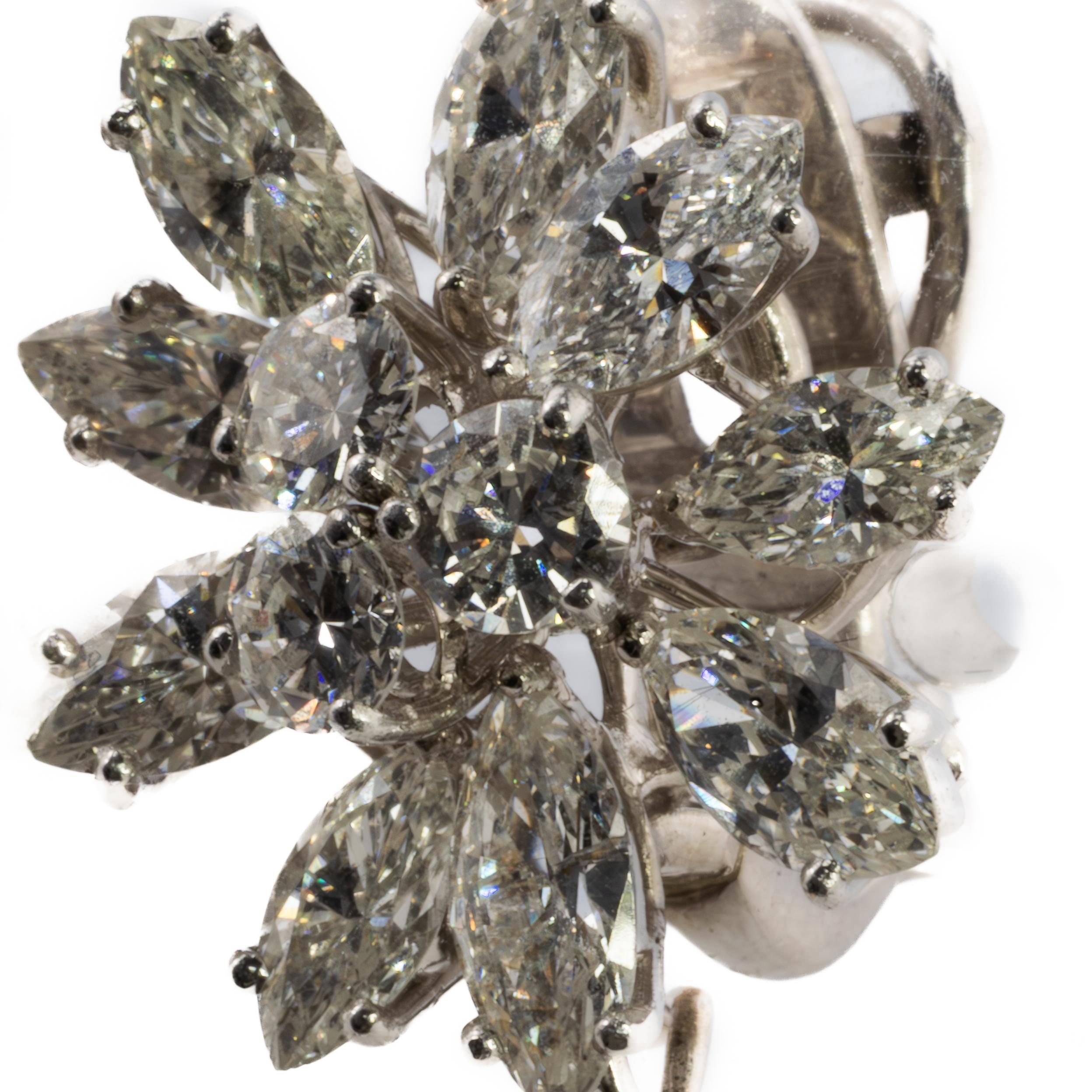 Pendientes florales de diamantes en platino Retro en venta