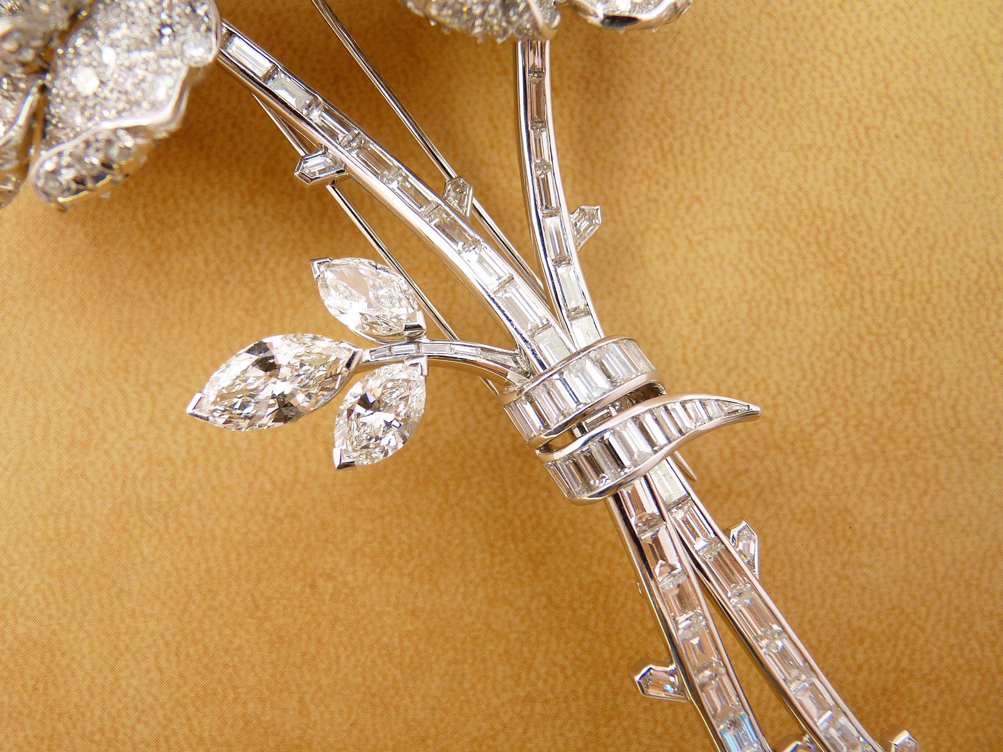 Platinum Diamond Flower Brooch, circa 1950 In Good Condition For Sale In New York, NY