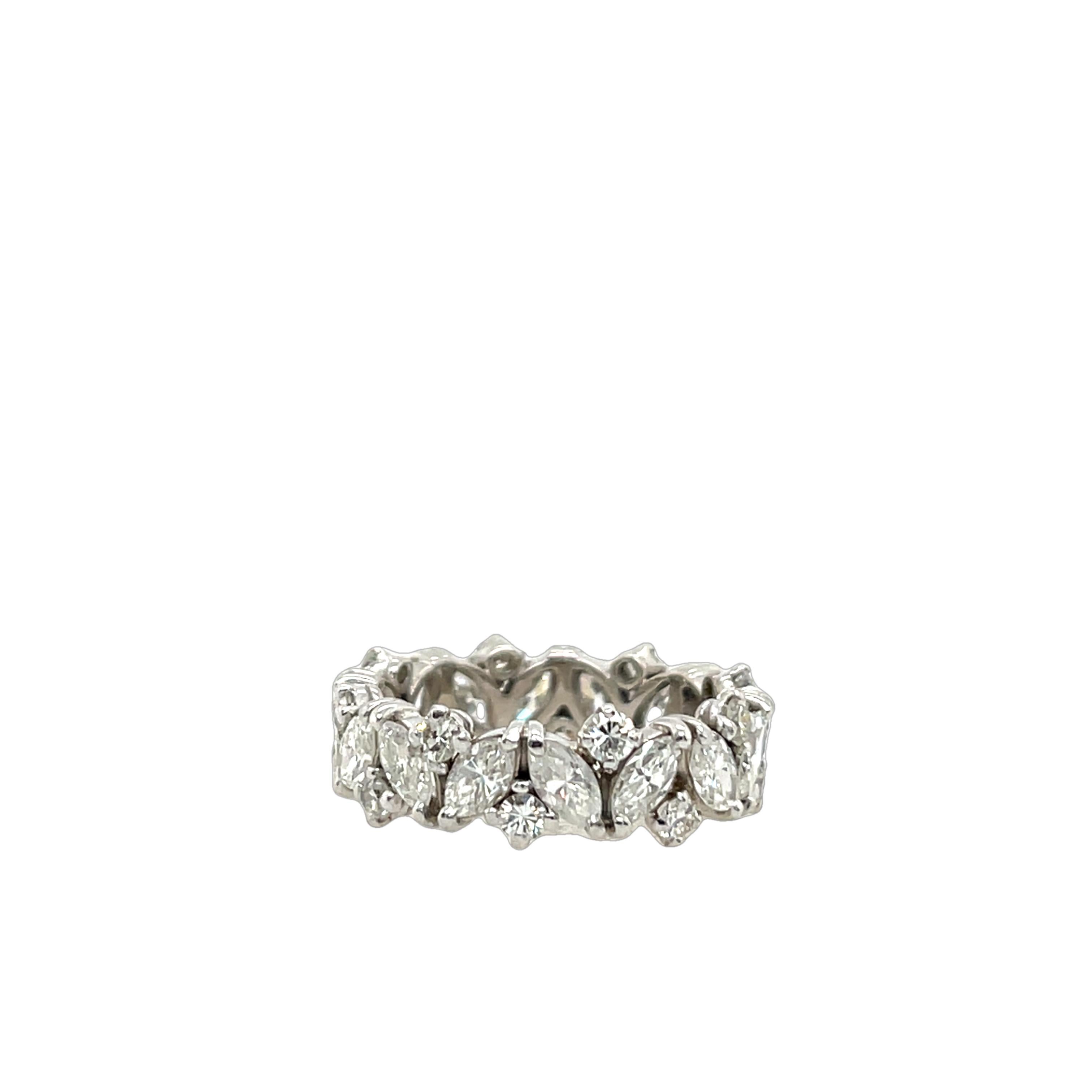 Platin-Diamant-Eternity-Ring aus Platin in voller Eternity-Fassung mit Marquise- und runden Diamanten im Angebot 1
