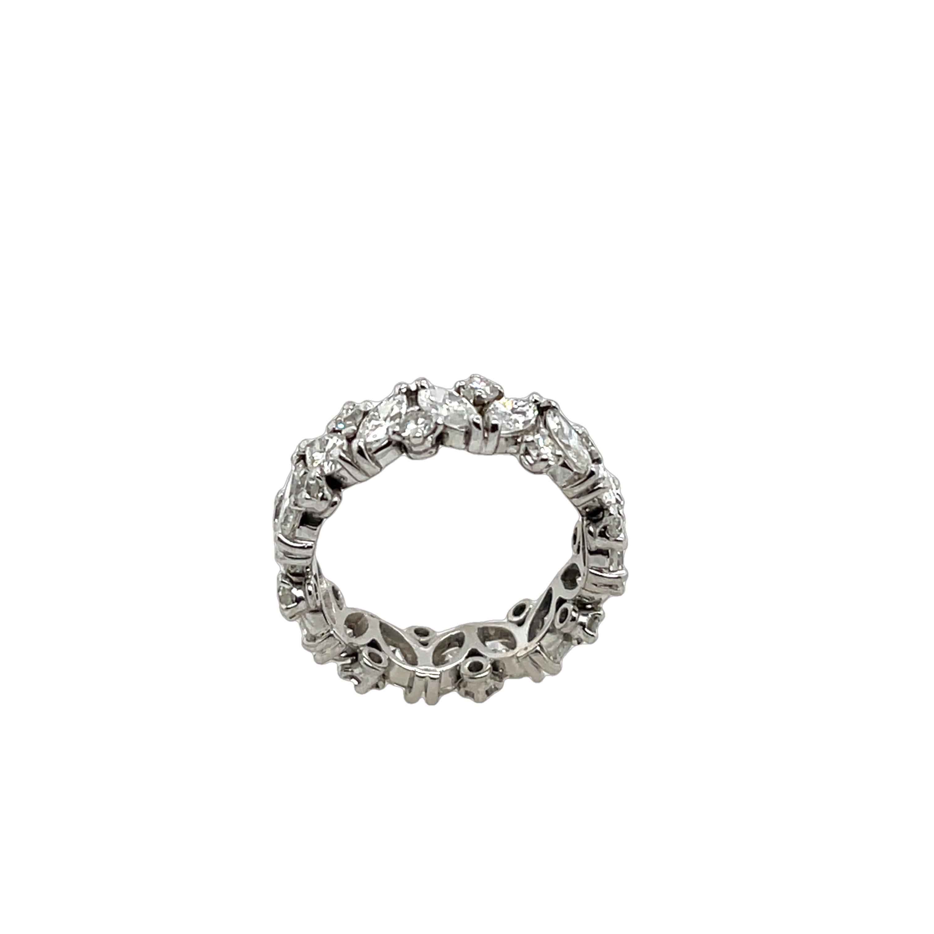 Platin-Diamant-Eternity-Ring aus Platin in voller Eternity-Fassung mit Marquise- und runden Diamanten im Angebot 2