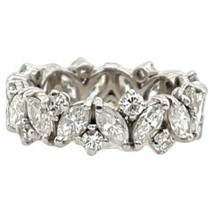 Bague d'éternité complète en platine sertie de diamants marquises et ronds