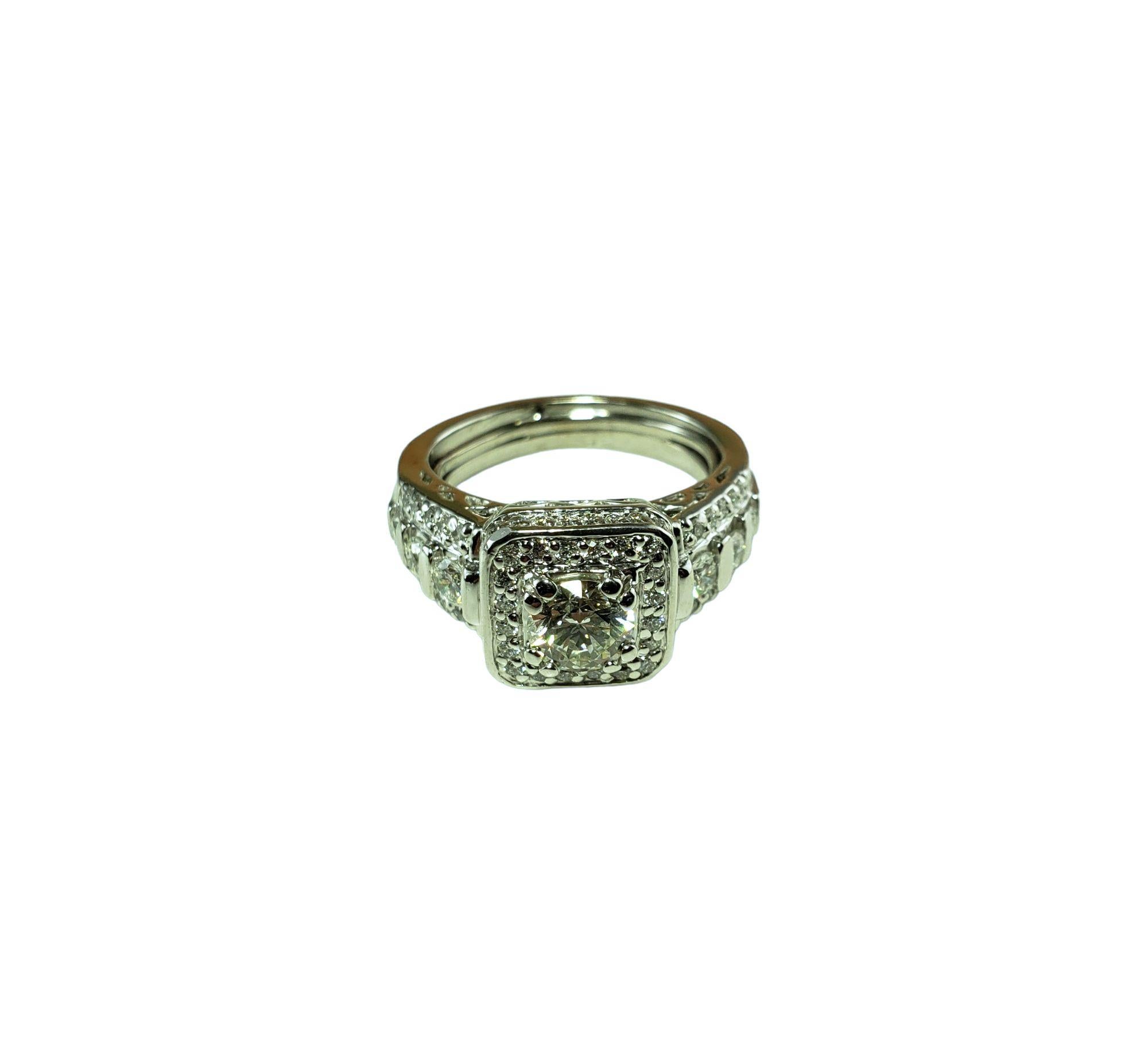 Anello di fidanzamento con diamante aureolato in platino misura 6,25 In condizioni buone in vendita a Washington Depot, CT