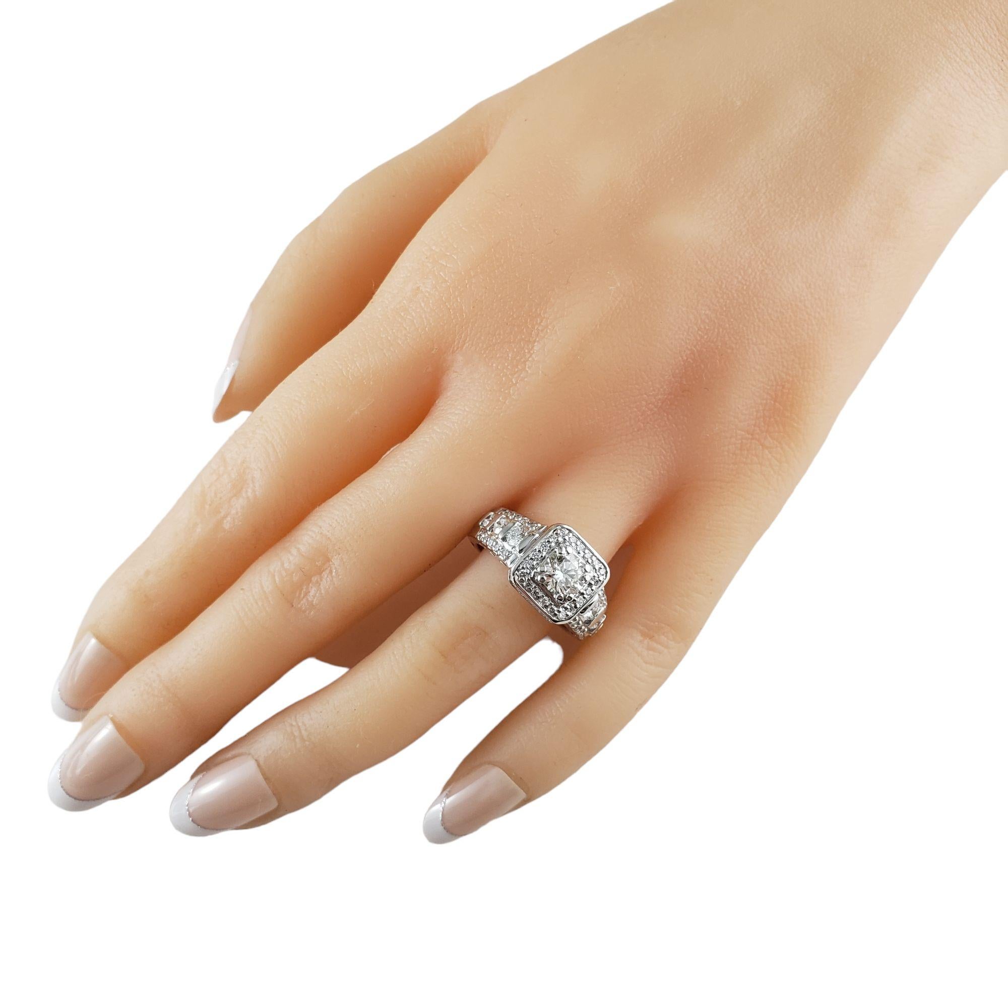 Anello di fidanzamento con diamante aureolato in platino misura 6,25 in vendita 3