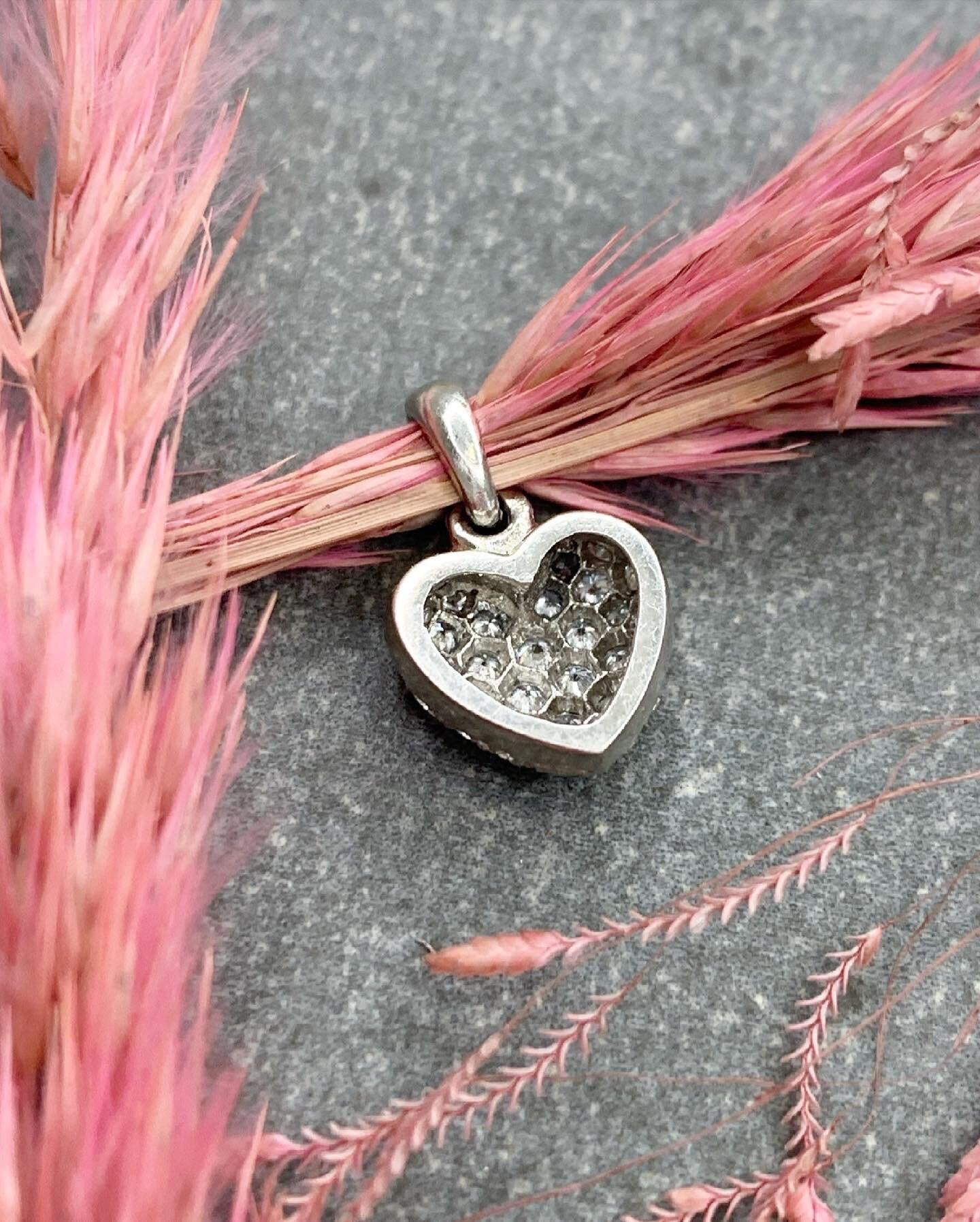 Platinum & Diamond Heart Pendant In Good Condition For Sale In Brighton, GB