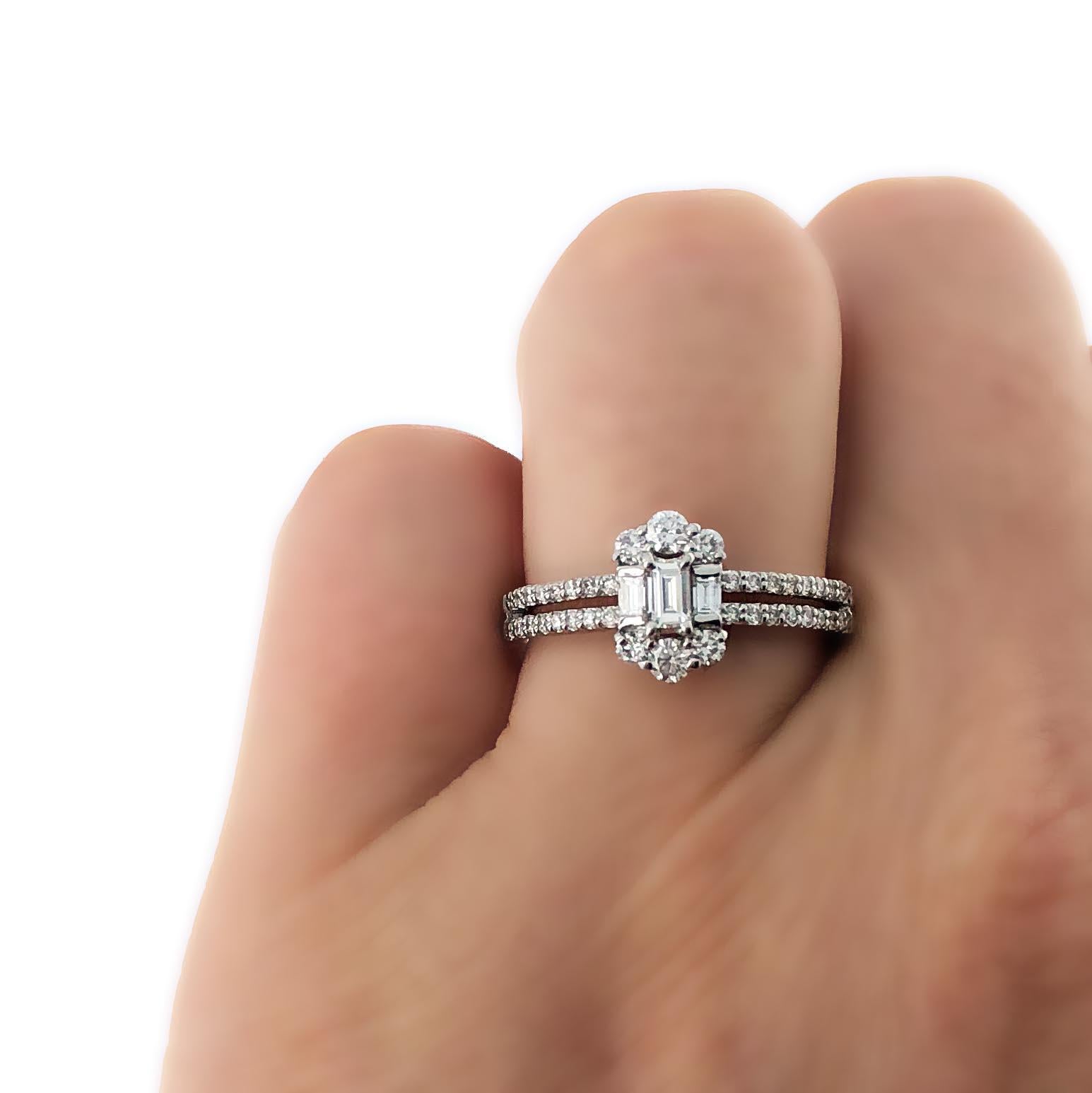 Round Cut Platinum Diamond Engagement Ring