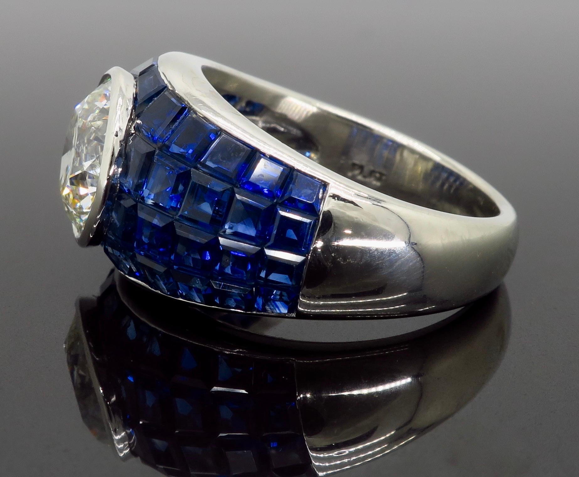 Bague en platine sertie de diamants et de saphirs bleus de taille invisible Excellent état - En vente à Webster, NY