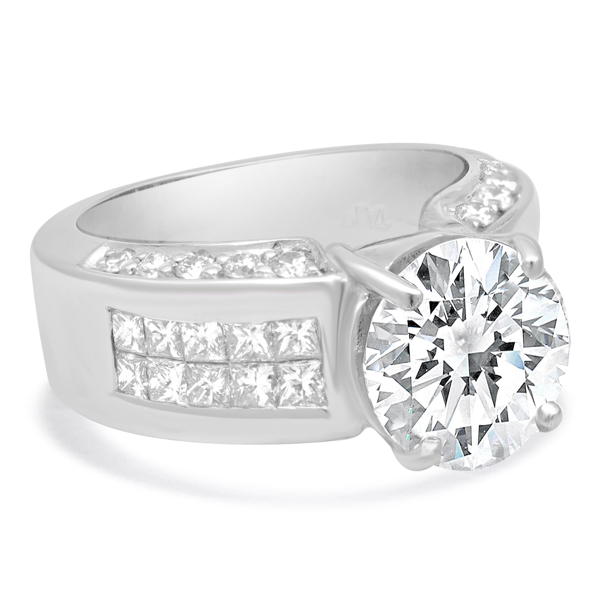 Taille ronde Bague en platine à sertissage invisible de diamants en vente