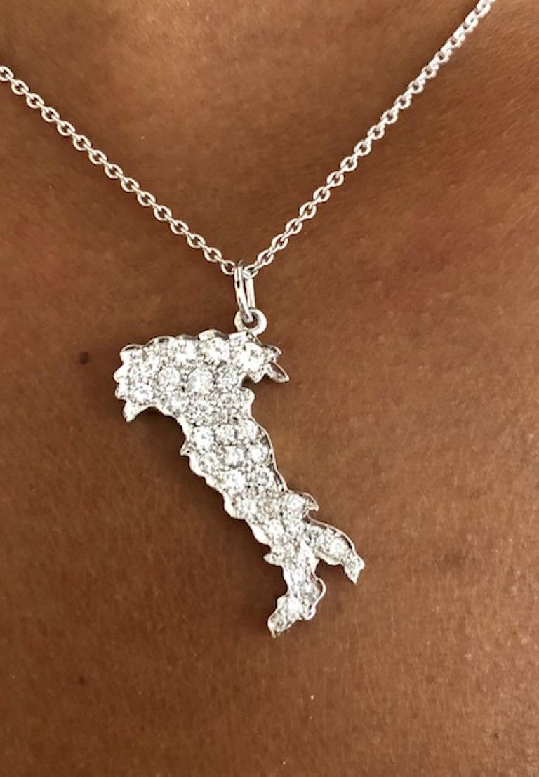 Round Cut Platinum Diamond Italy Pendant Necklace For Sale