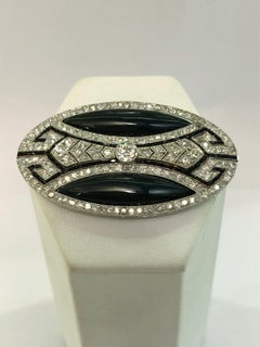 Broche en platine, diamant, jaspe et onyx