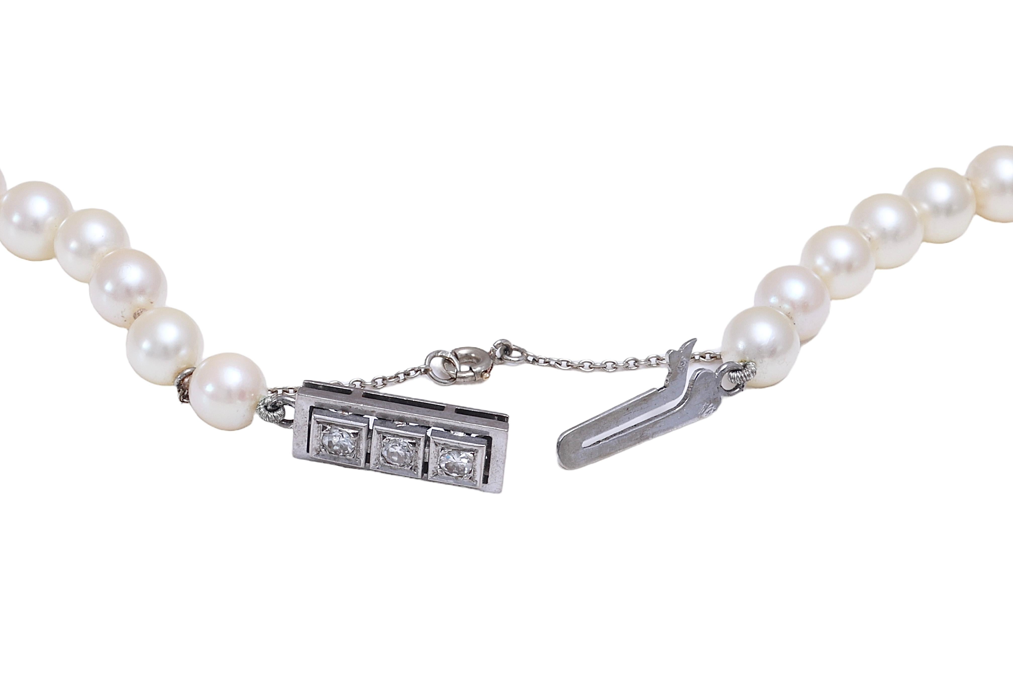 Platinum Diamond Lock on Japanese Akoya Degradé Pearl Necklace 5.6 mm -9 mm For Sale 4