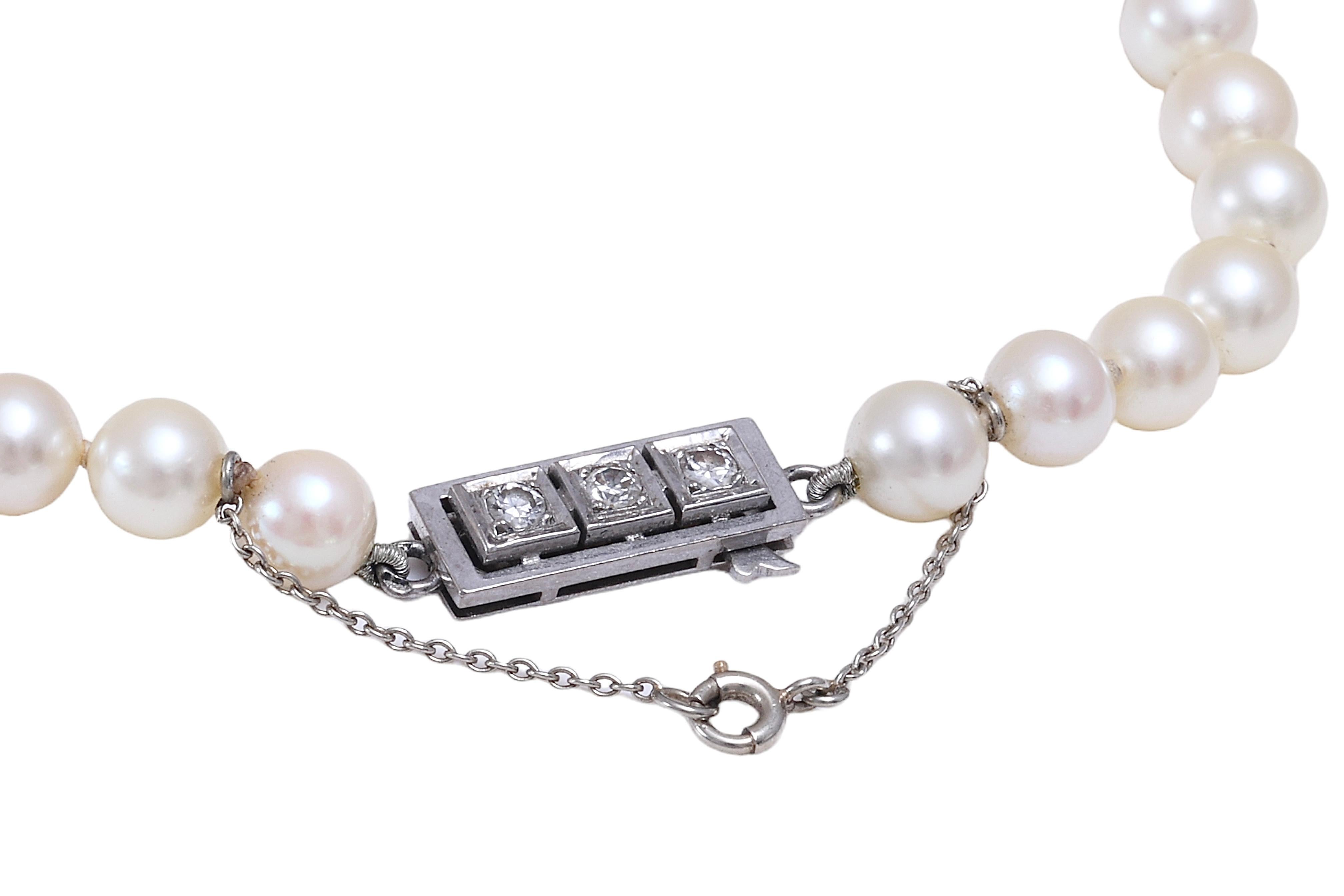 Platinum Diamond Lock on Japanese Akoya Degradé Pearl Necklace 5.6 mm -9 mm For Sale 3