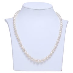 Collier de perles dégradées Akoya en platine et diamants 5.6 mm -9 mm
