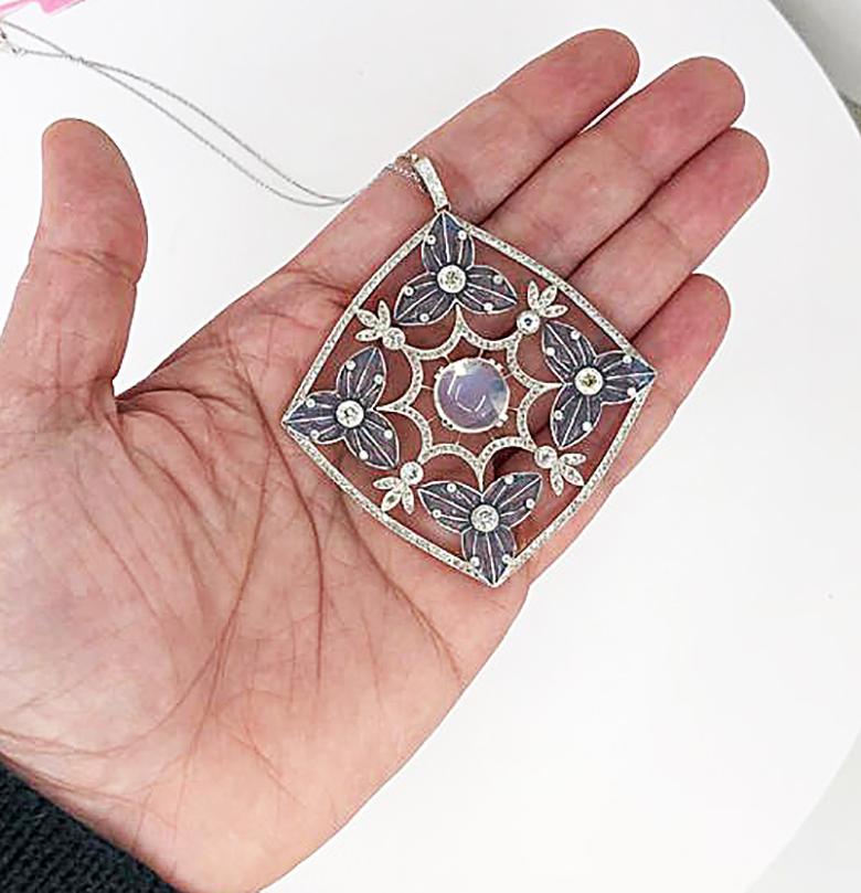 Halskette mit Mondstein-Anhänger aus Diamanten im Zustand „Gut“ im Angebot in New York, NY