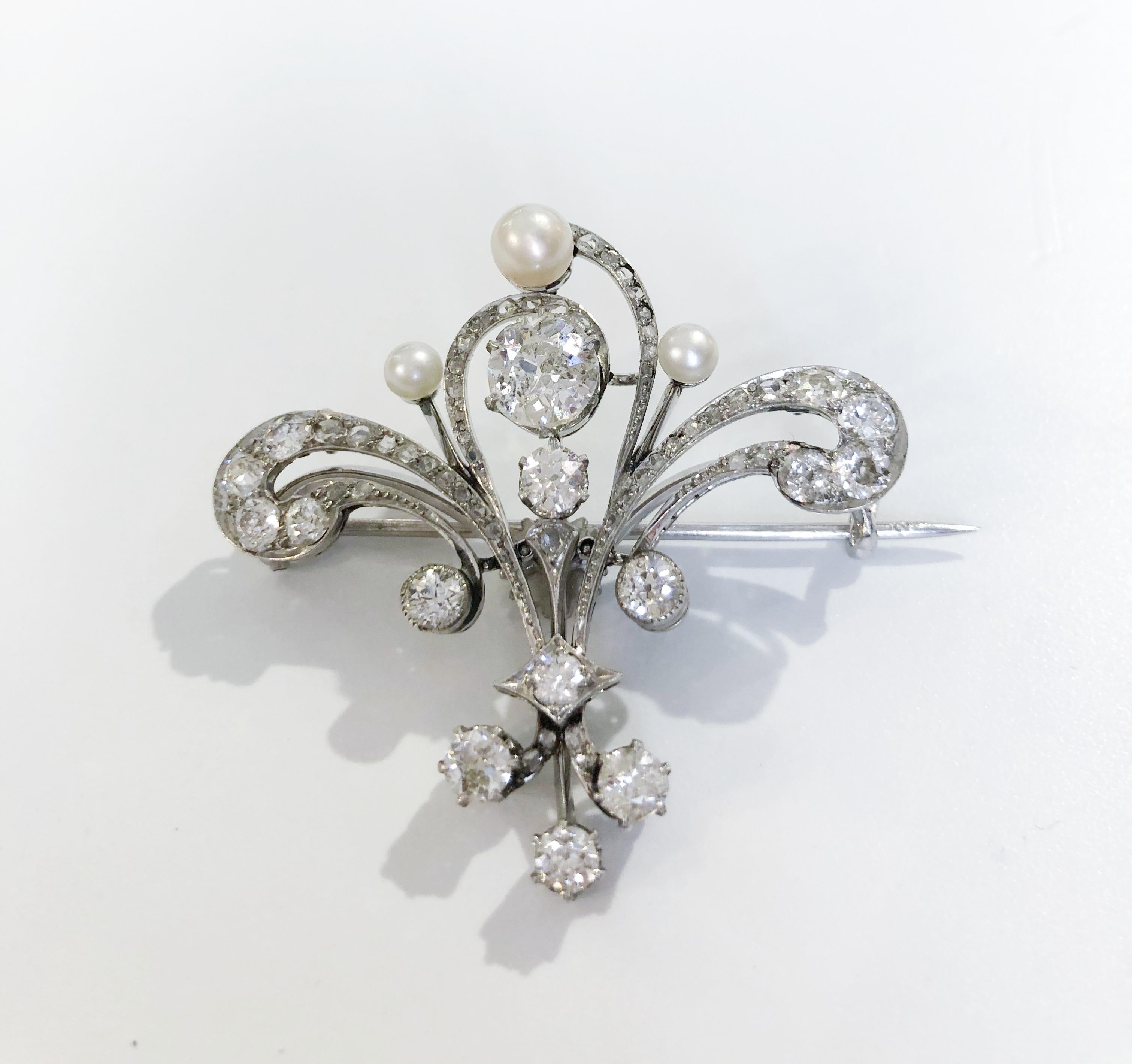 Halskette oder Brosche mit Diamanten (Brillantschliff)