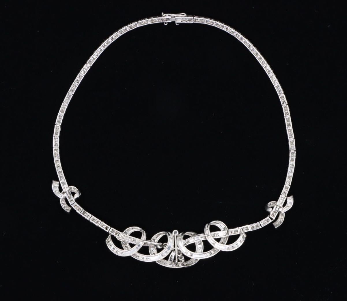 Platinum Diamond Necklace In Good Condition For Sale In Flushing, NY