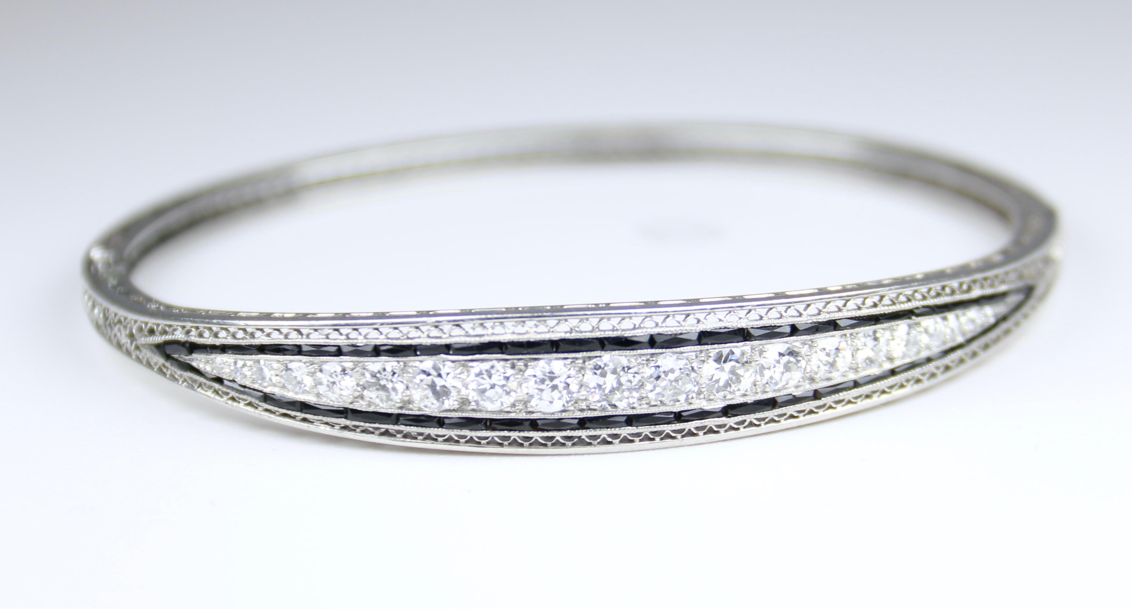 Taille ronde Bracelet jonc en platine, diamants et onyx en vente