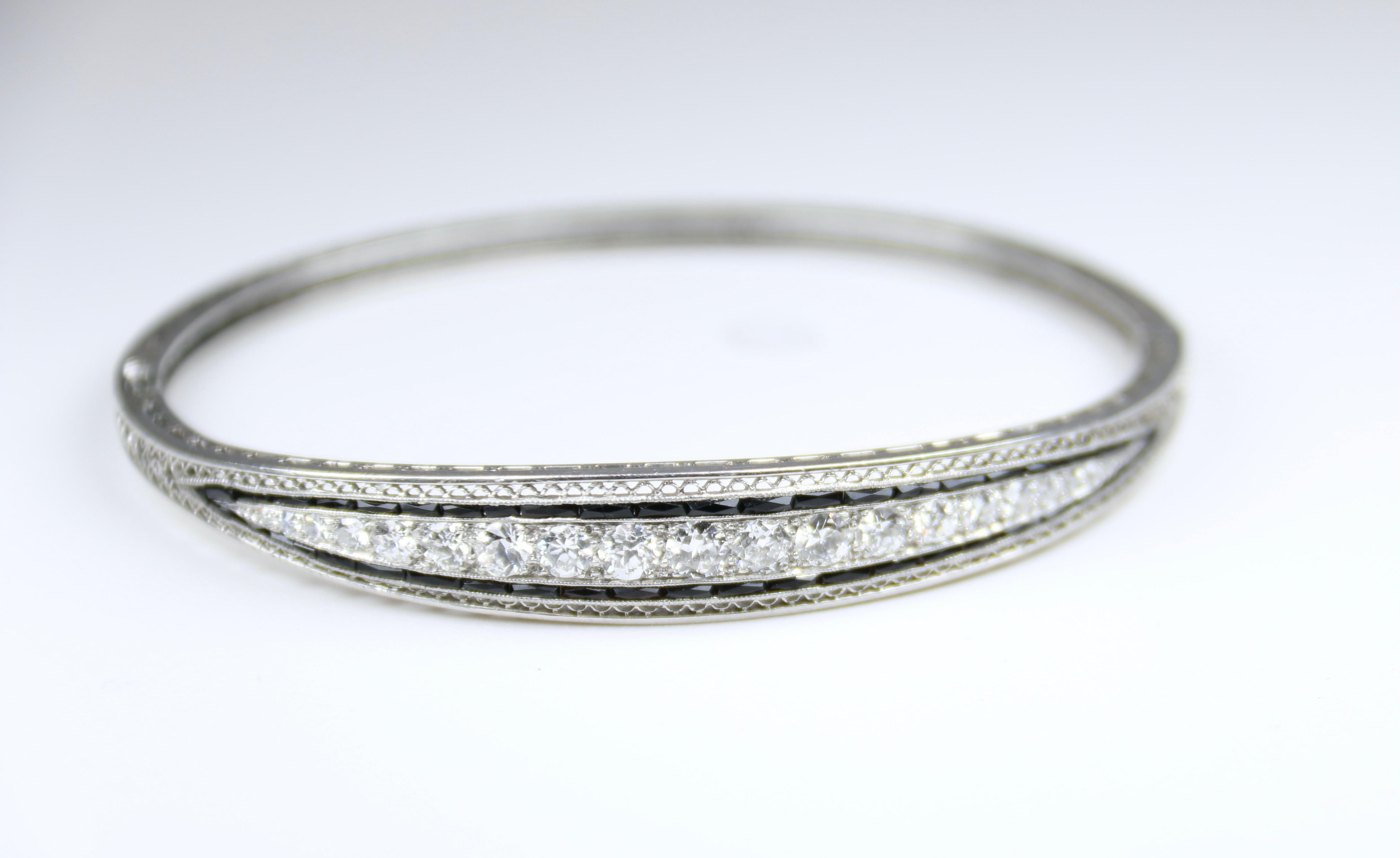 Bracelet jonc en platine, diamants et onyx Pour femmes en vente