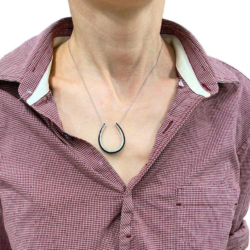 
Materials: Platinum PT950
Weight: 7.1 Grams
Gemstone: Diamond, Onyx
Measurement: Pendant - 1