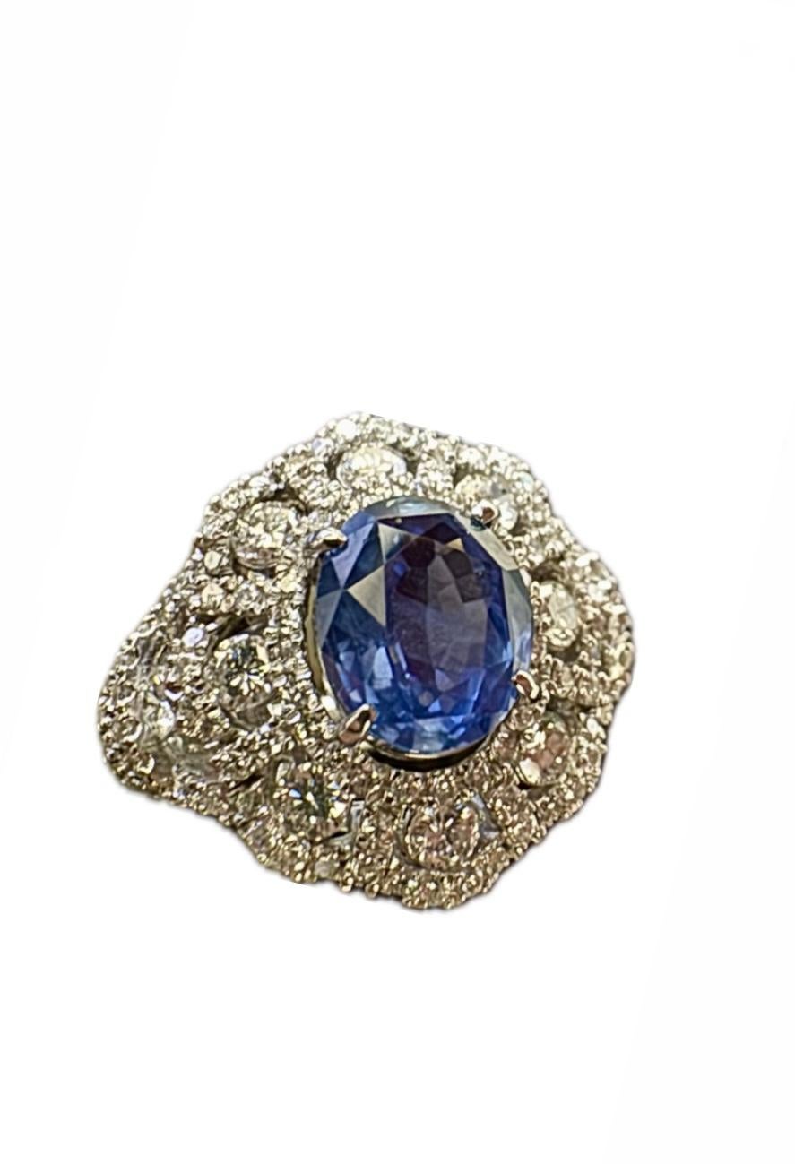 Platinum Diamond Oval GIA Certified 2.80 Carat No Heat Burma Blue Sapphire Ring In New Condition For Sale In Los Angeles, CA