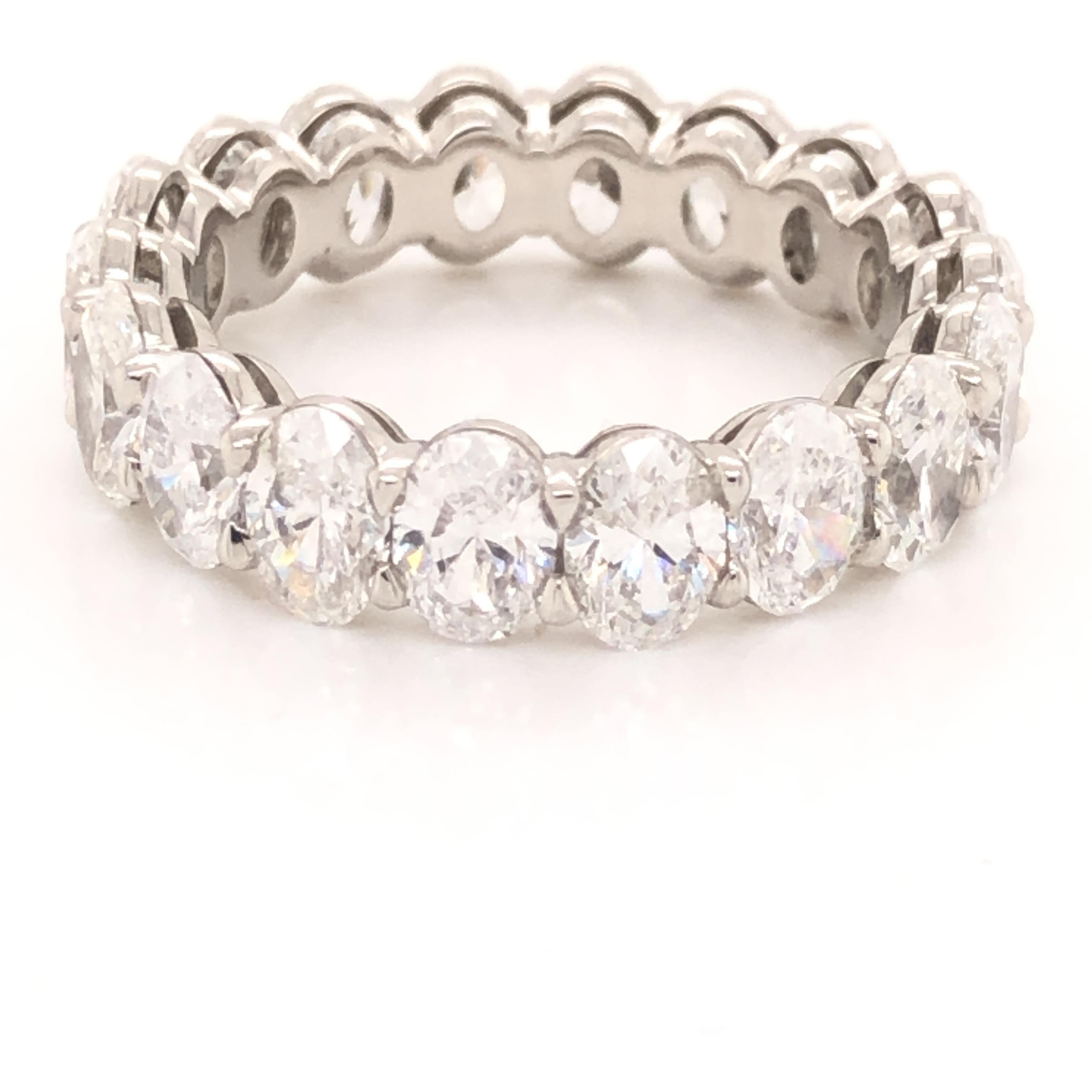 Taille ovale Bracelet d'éternité en platine avec diamants de forme ovale 5,58 carats en vente
