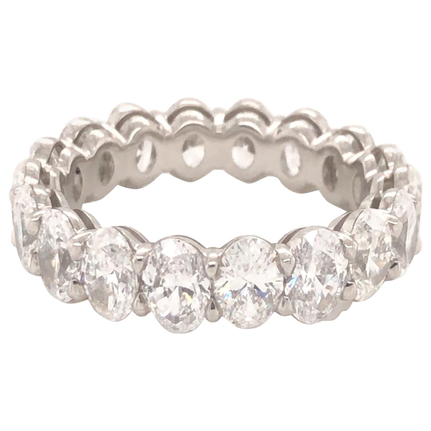 Bracelet d'éternité en platine avec diamants de forme ovale 5,58 carats en vente