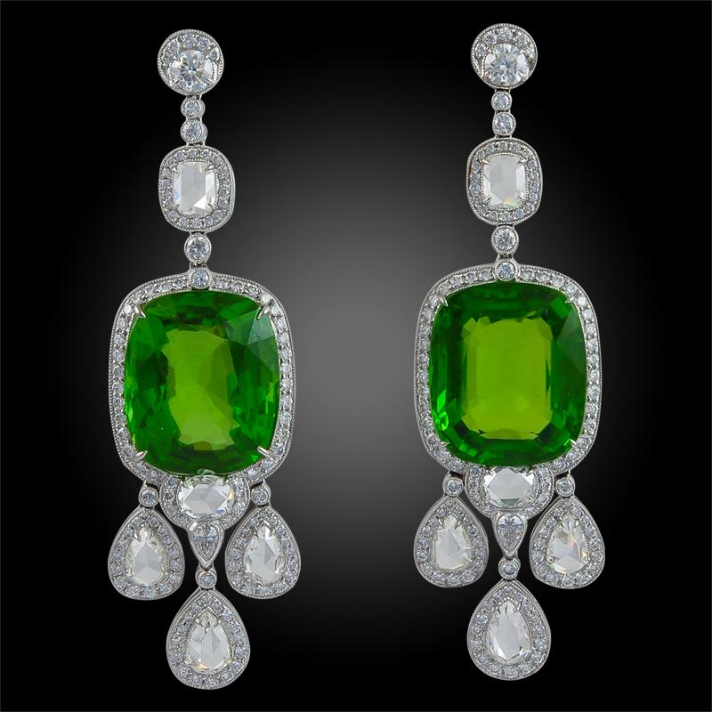 Platinum Diamond, Peridot Necklace and Earrings In Good Condition For Sale In New York, NY