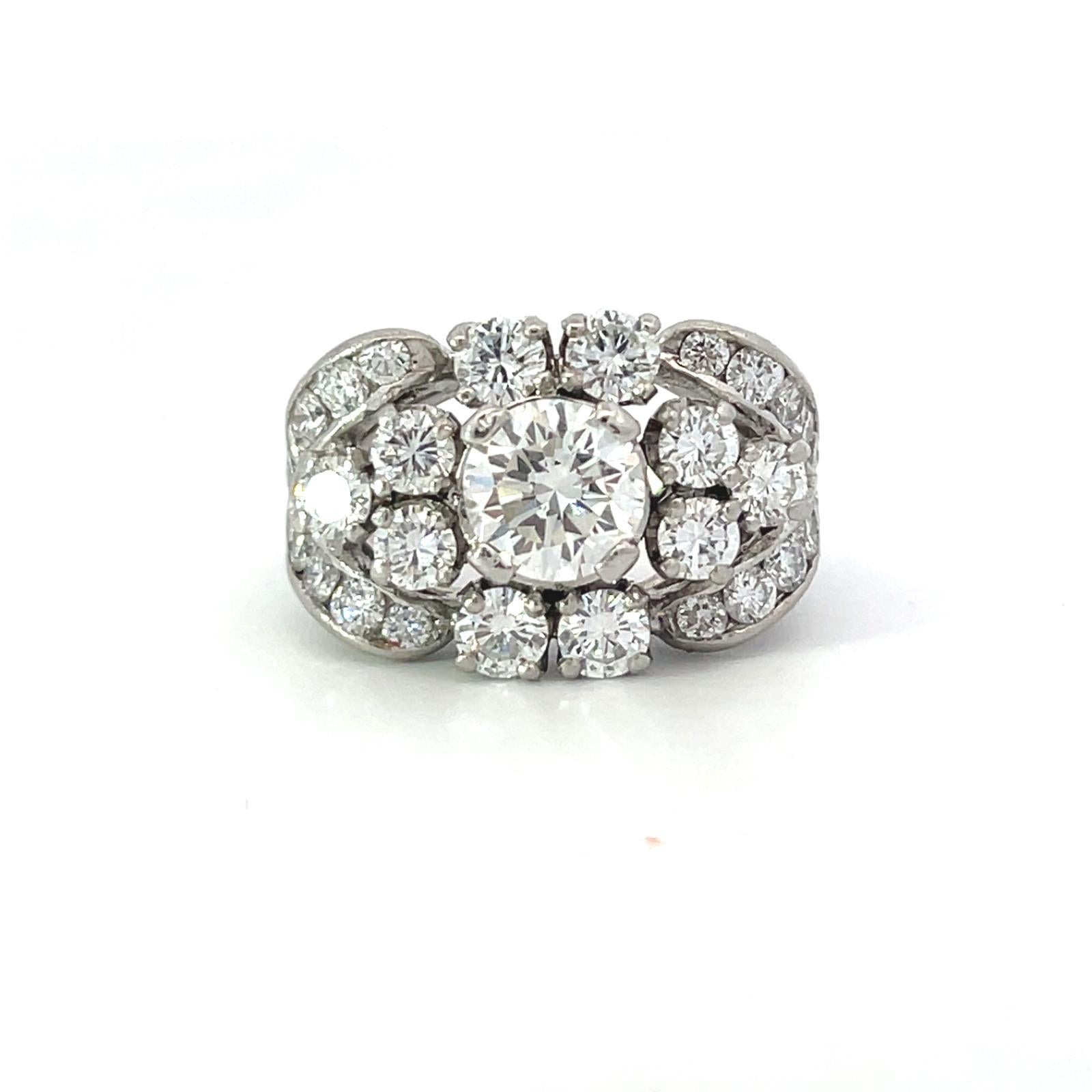 Poids du platine 9,5 g
Diamant central Approx. 0.90ct Total : 2.50ct
 Bague rétro Taille 3.75
Dimensions 12,9 mm x 20 mm