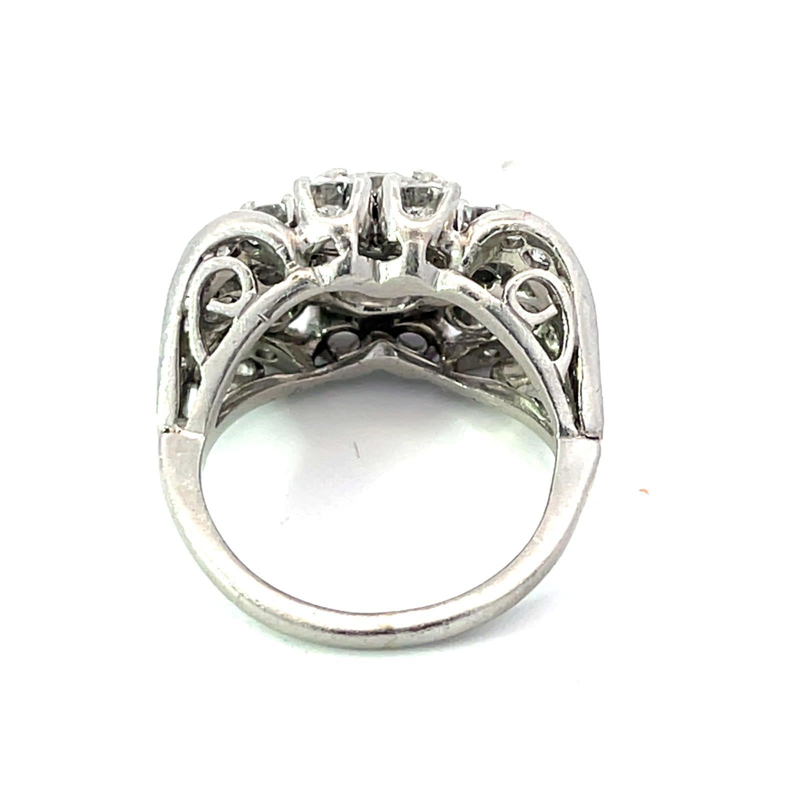 Taille ronde Bague rétro en platine avec diamant en vente