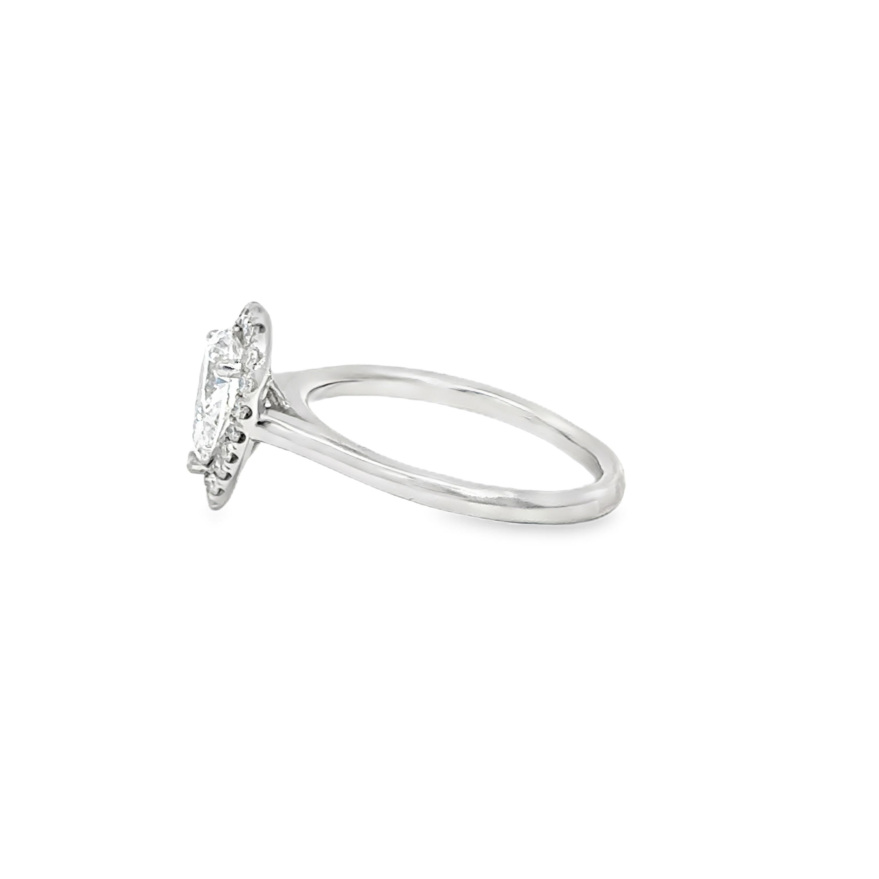 Bague en platine avec diamant - 1.00ct Pear Shape Center GIA D-SI2 Neuf - En vente à Los Angeles, CA