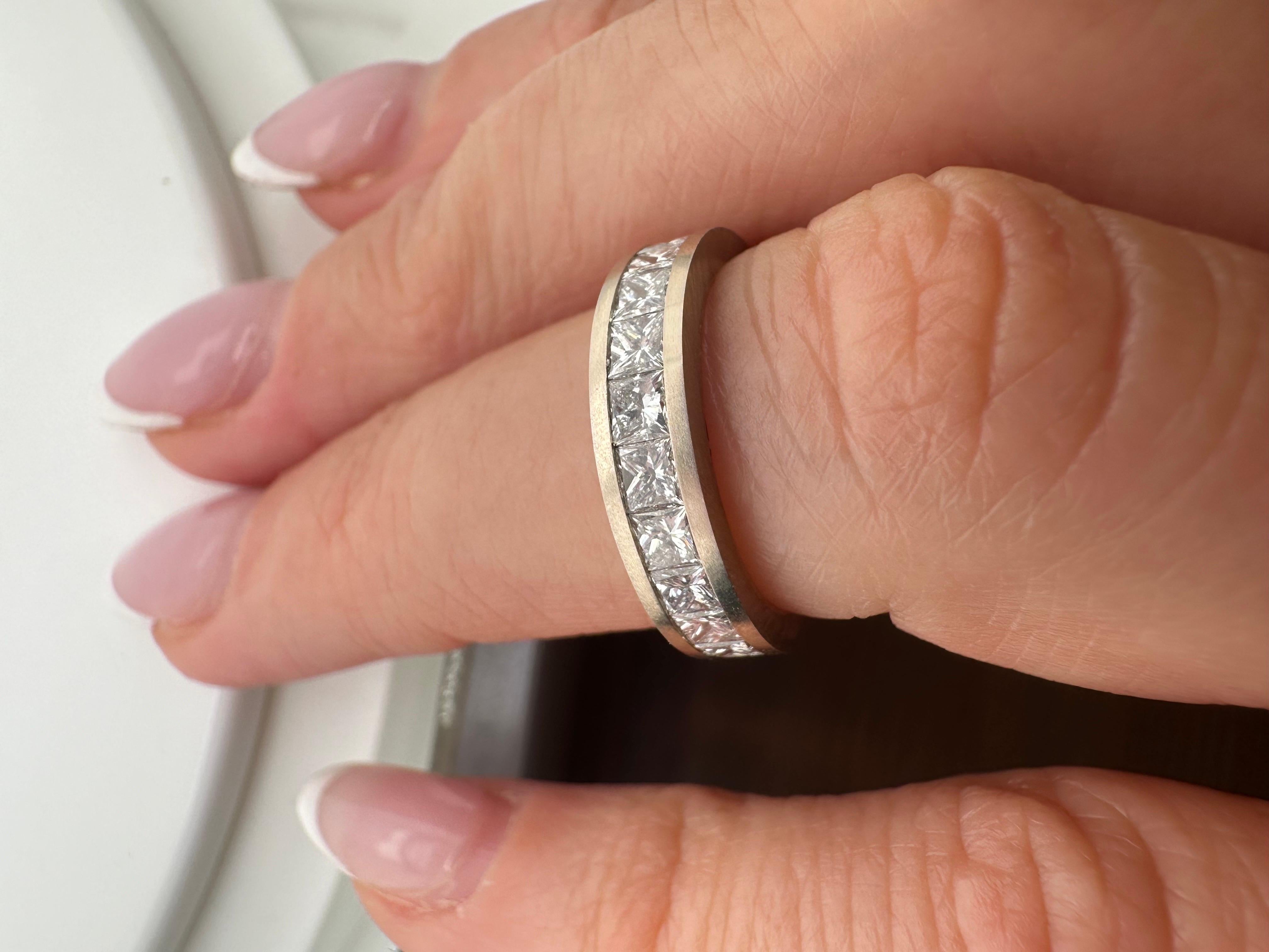 Anillo platino diamante chanel engastado diamantes talla princesa banda PT950 Corte princesa en venta
