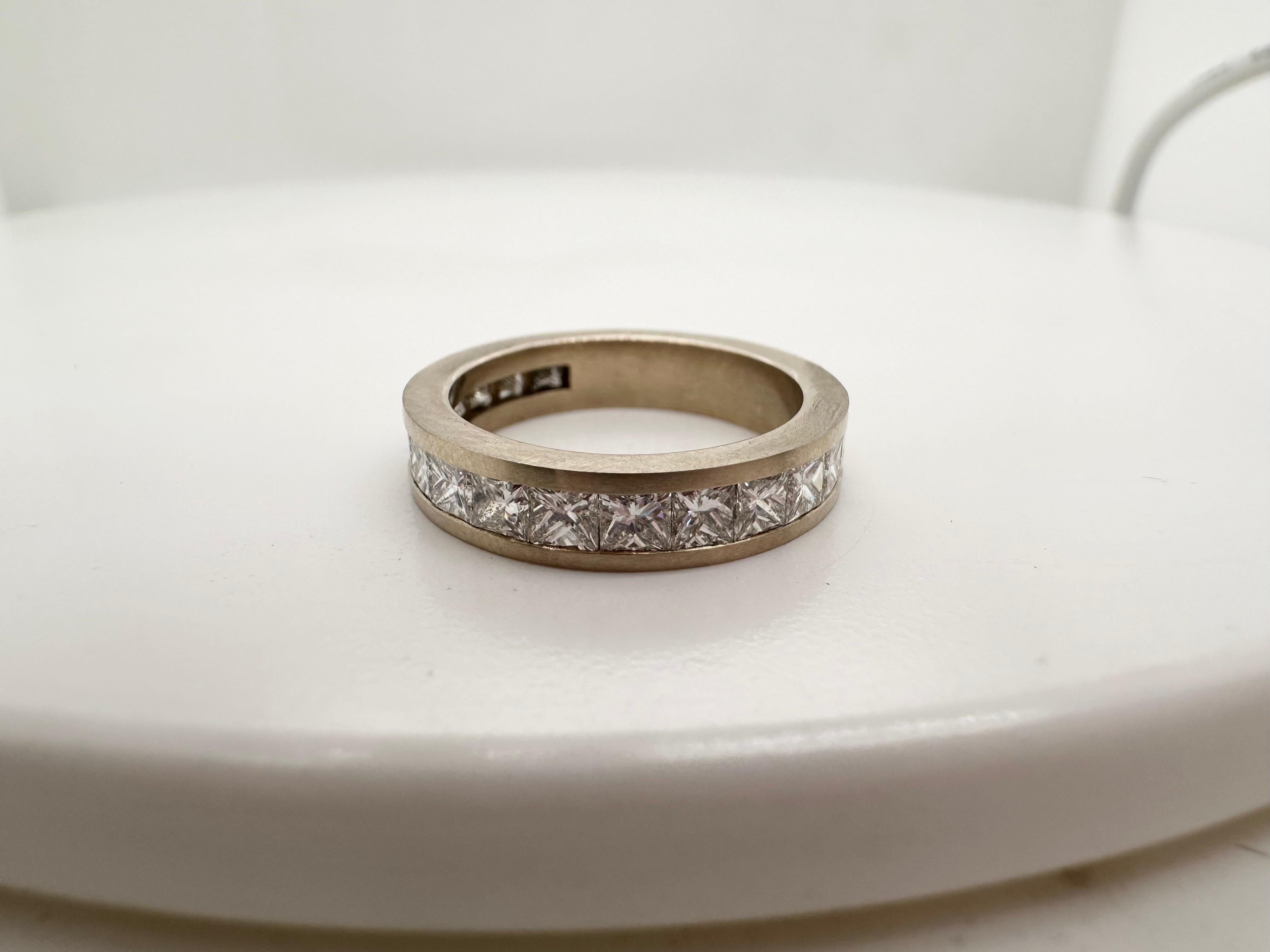 Femenino o masculino Anillo platino diamante chanel engastado diamantes talla princesa banda PT950 en venta