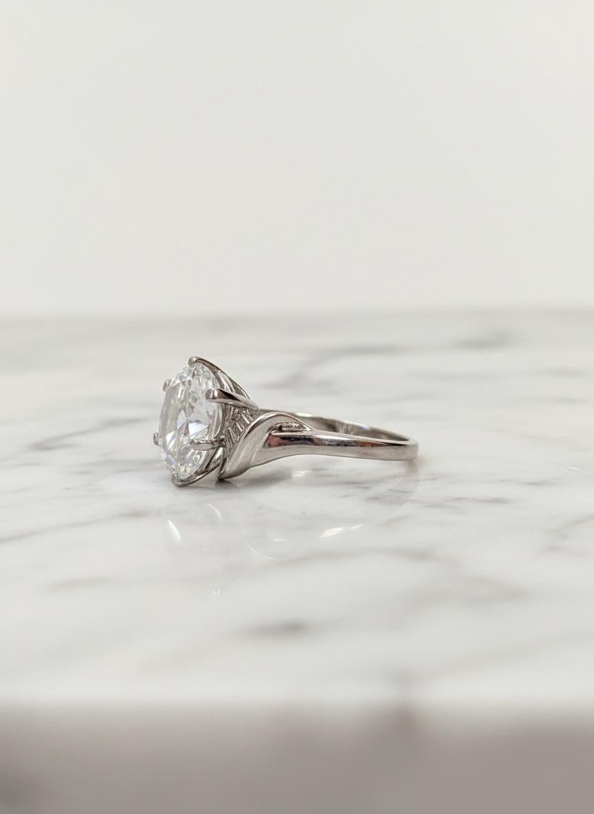 Taglio rotondo Anello con diamante in platino - incastonatura classica in platino 950 con diamante Nature in vendita