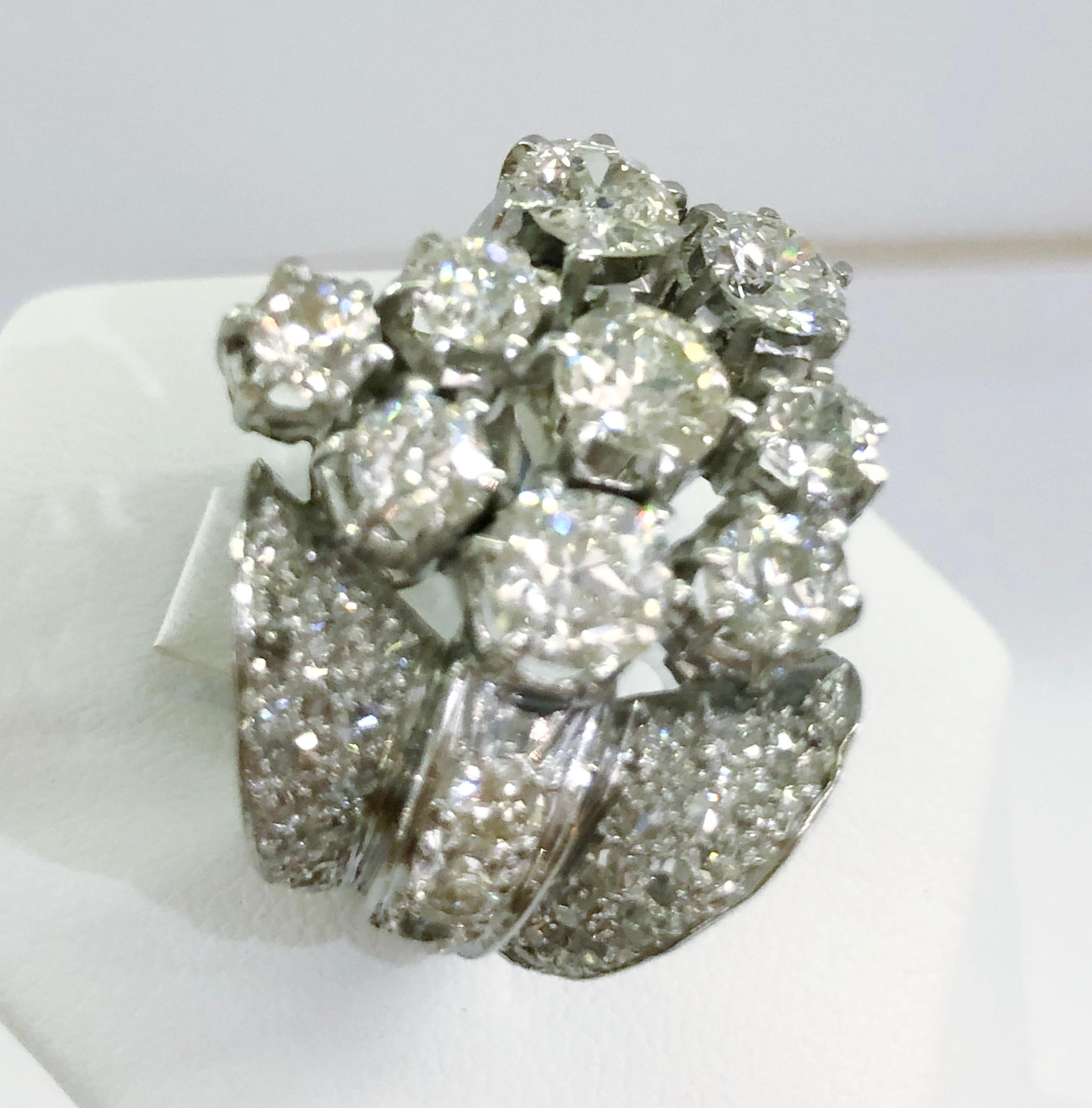 Vintage platinum ring with 9 large brilliant diamonds resembling a flower and small brilliant diamonds resembling leaves for a total of 3.5 karats, Italy 1960s
Ring size US 7.5