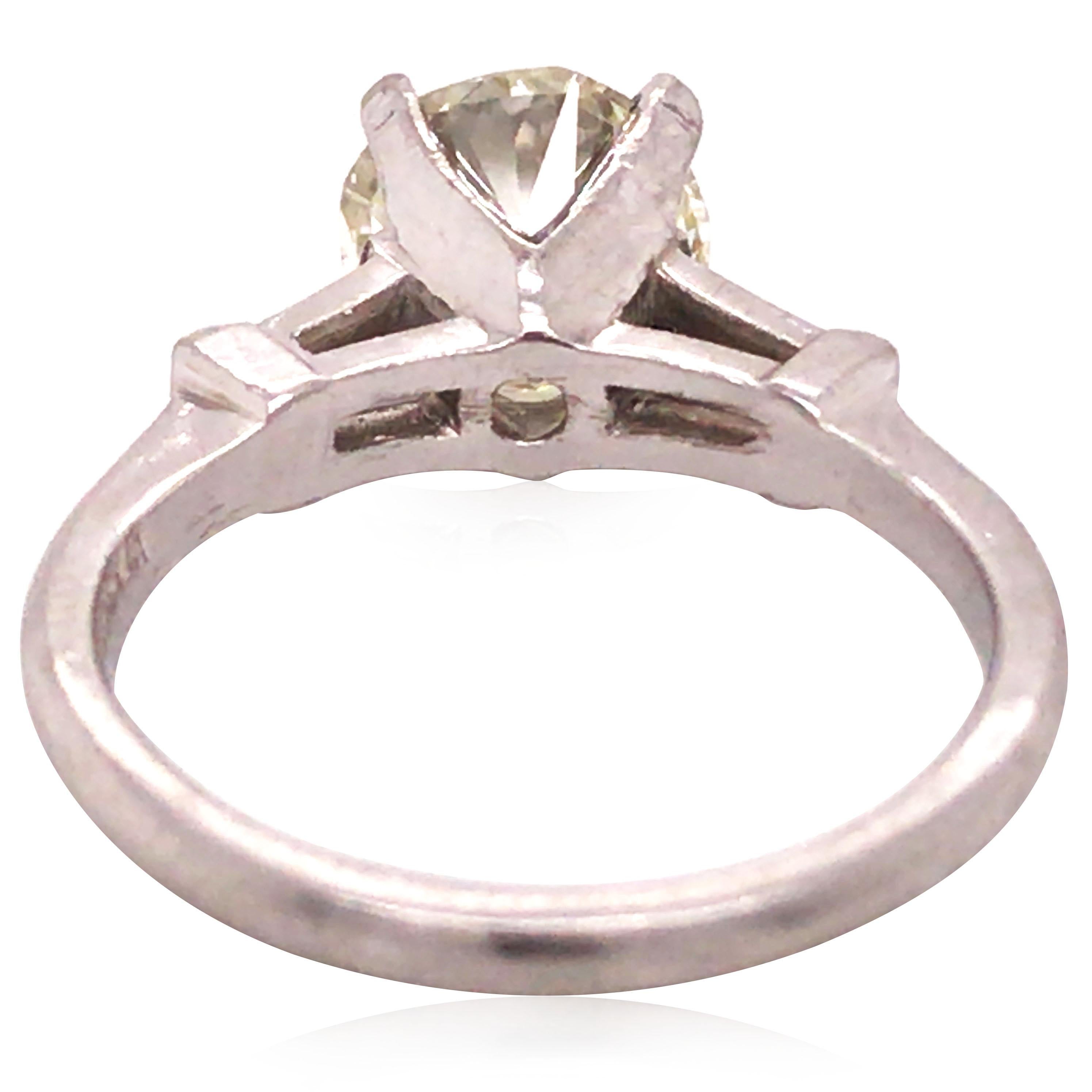 Platinum Diamond Ring In Good Condition For Sale In New York, NY