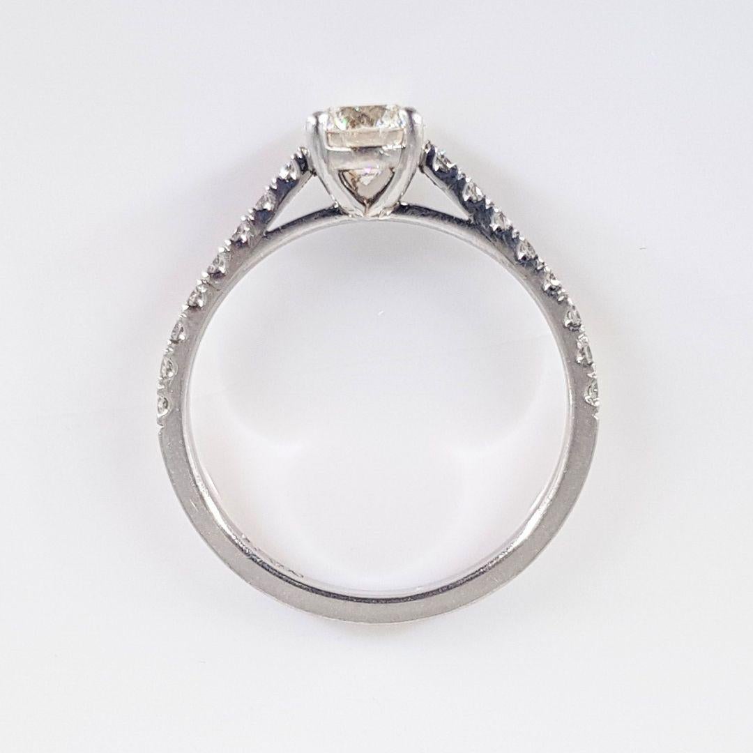 Platinum Diamond Ring In Excellent Condition For Sale In Cape Town, ZA