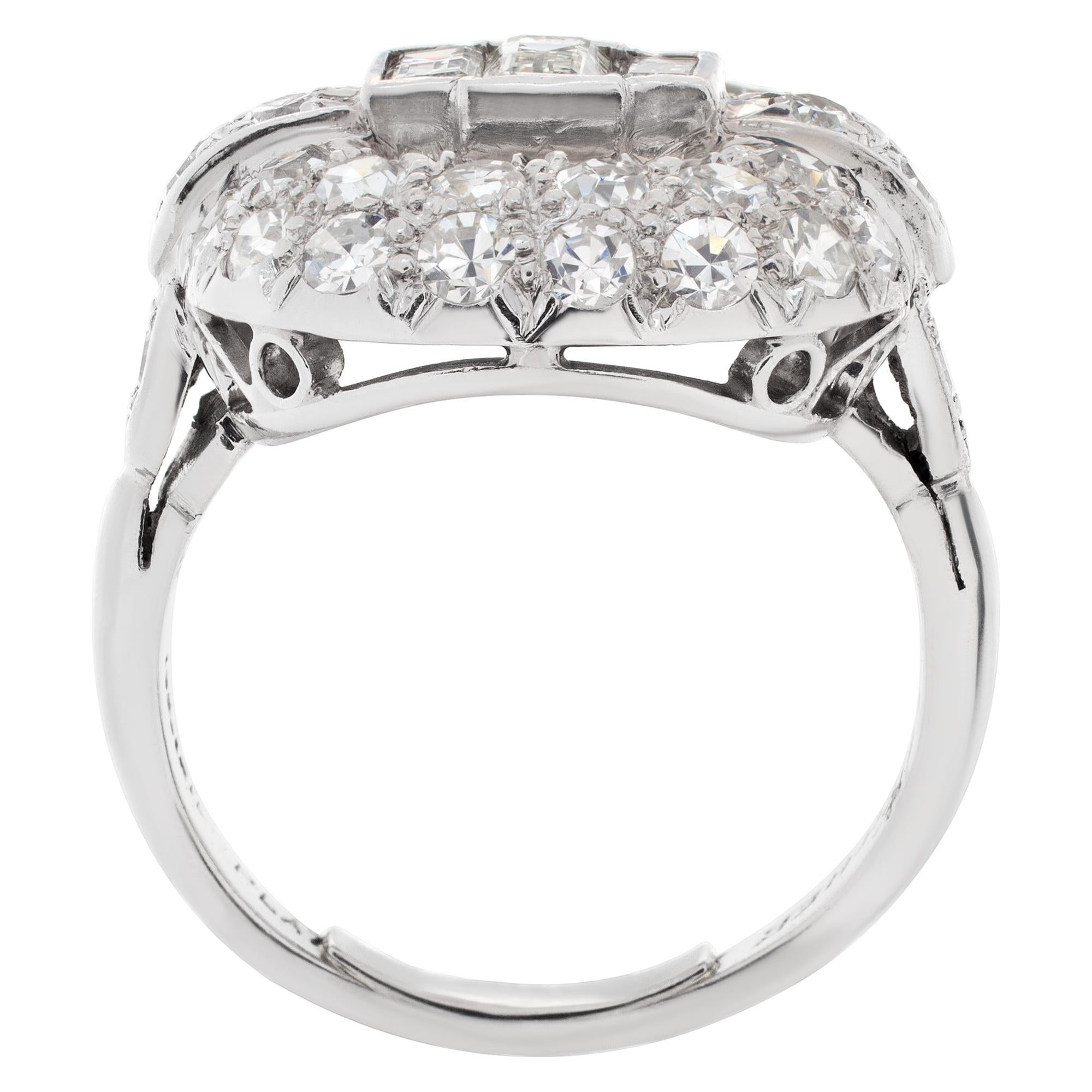Platinum Diamond Ring with Approximately 0.88 Carats in Diamonds In Excellent Condition For Sale In Surfside, FL